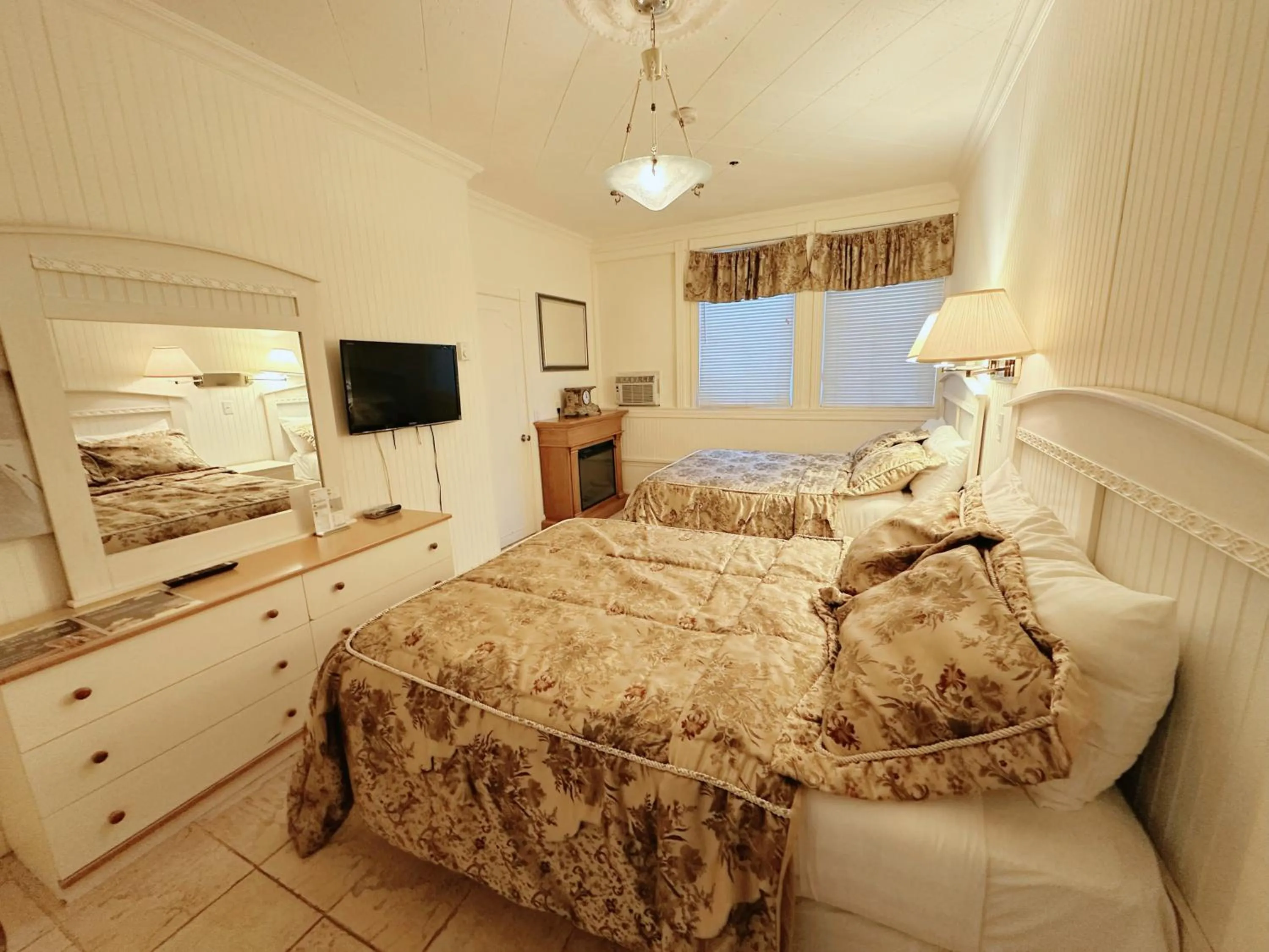 Bed in Hotel La Caravelle