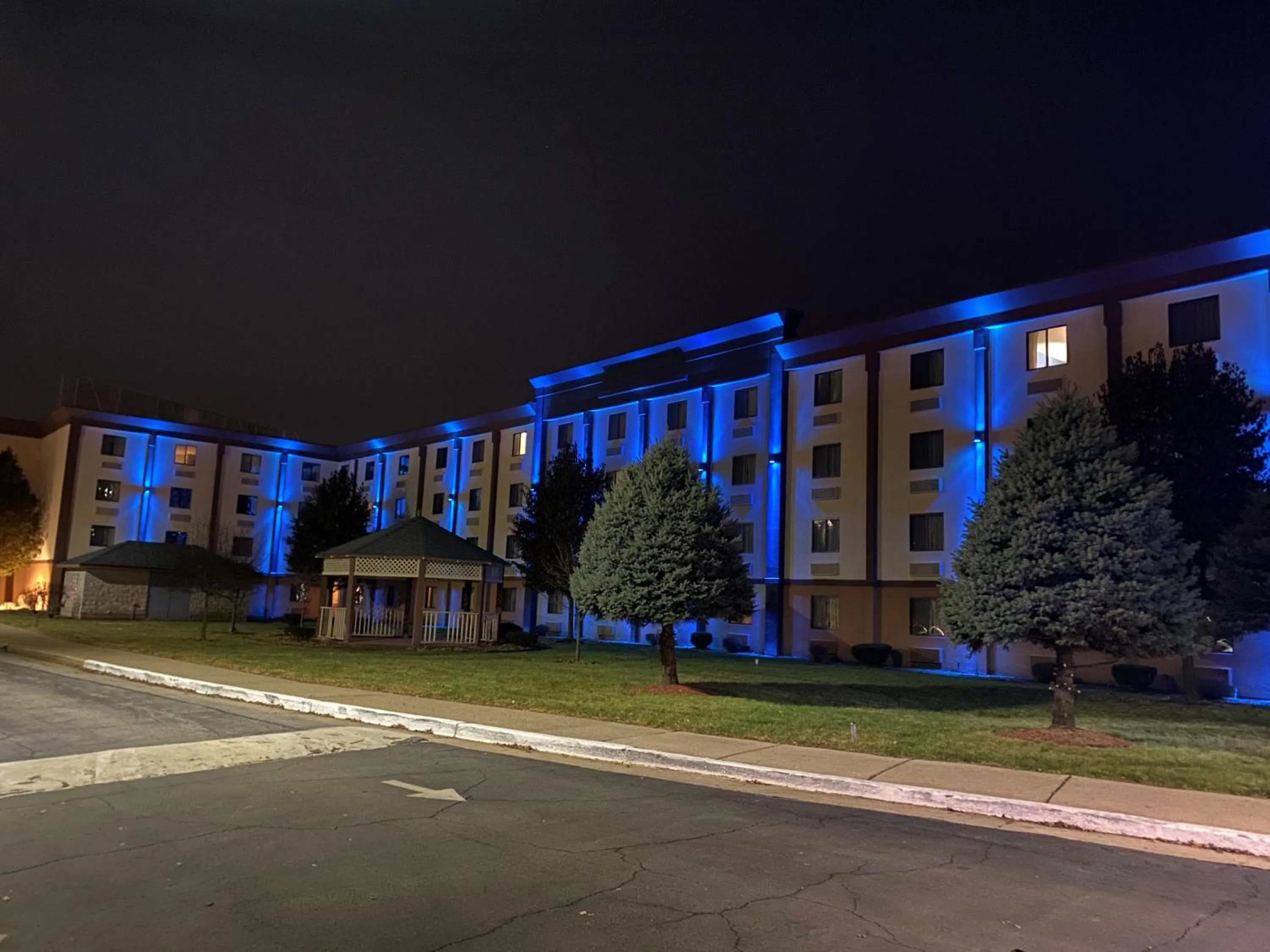 Property building in Days Inn and Suites by Wyndham Hammond, IN