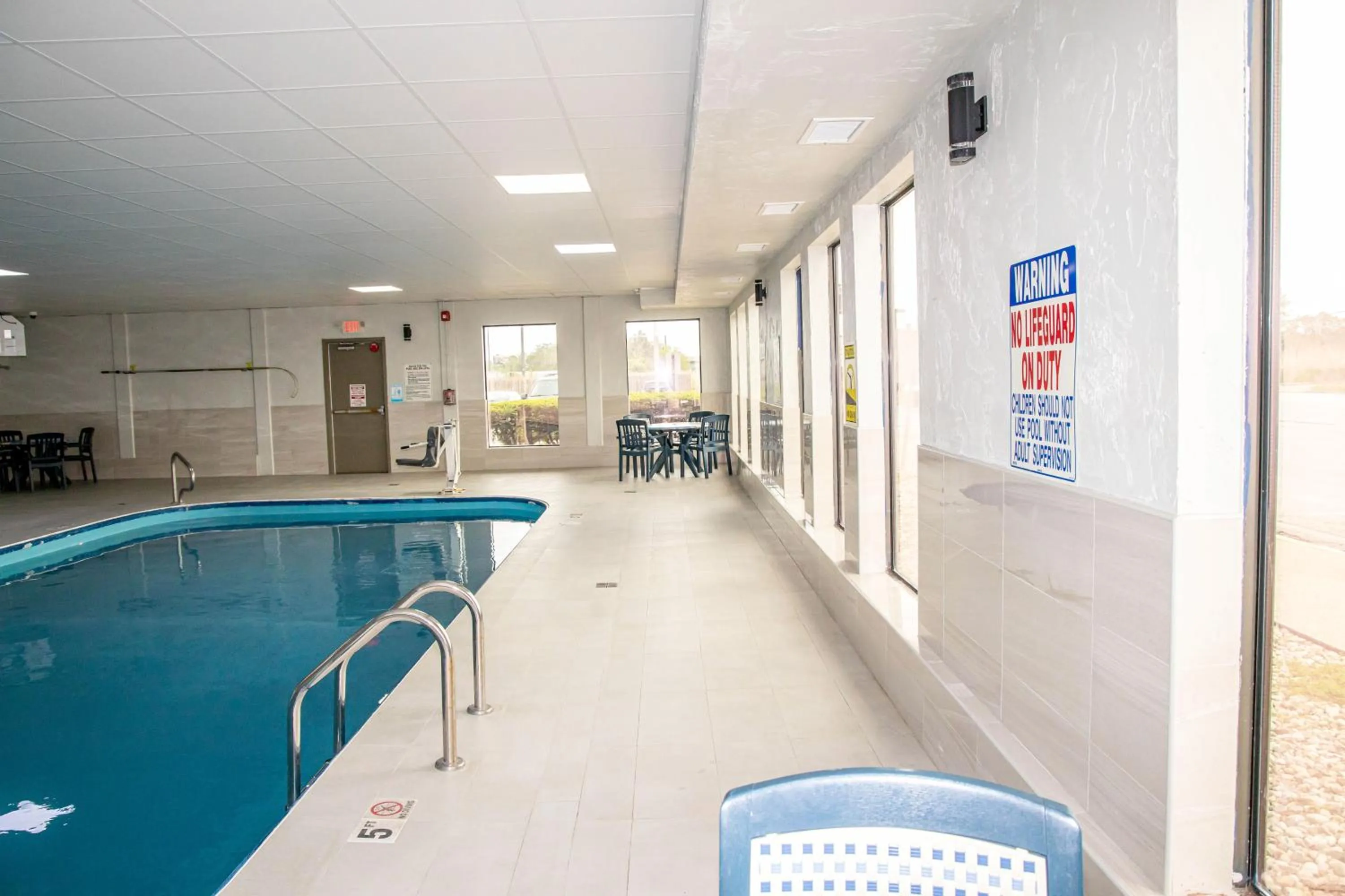 Swimming pool in Days Inn and Suites by Wyndham Hammond, IN