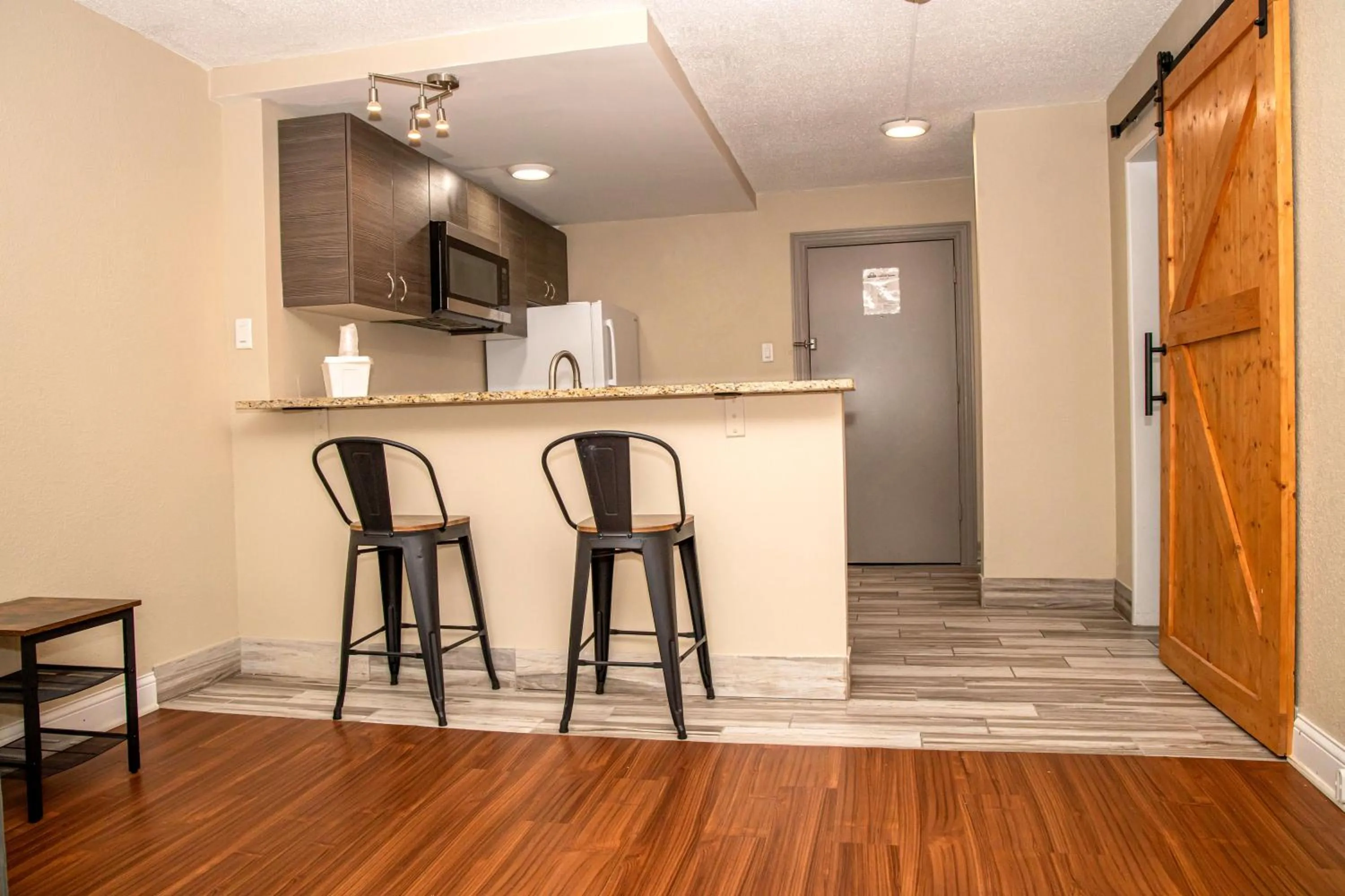 Kitchen or kitchenette in Days Inn and Suites by Wyndham Hammond, IN