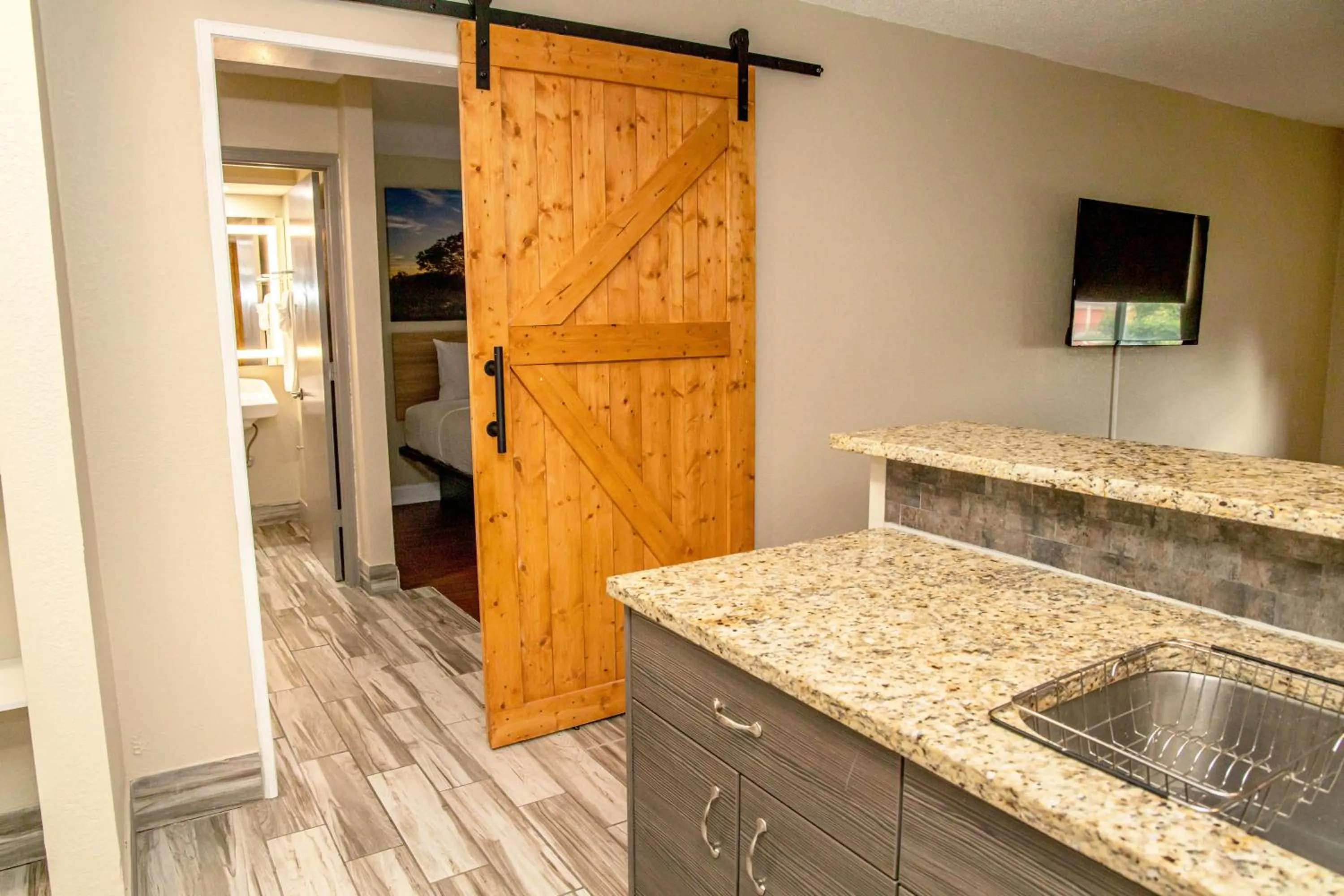 Kitchen or kitchenette in Days Inn and Suites by Wyndham Hammond, IN
