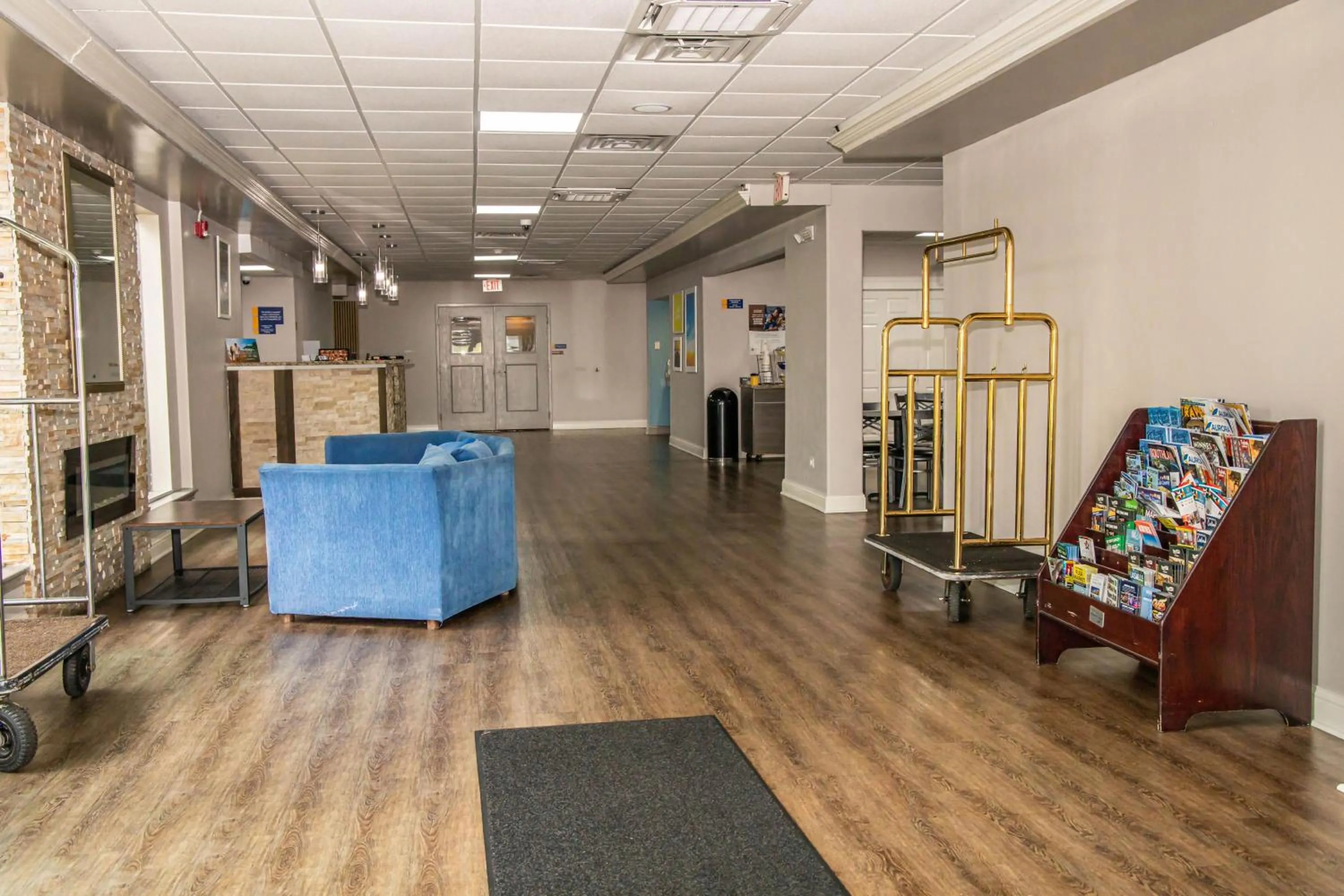 Lobby or reception in Days Inn and Suites by Wyndham Hammond, IN