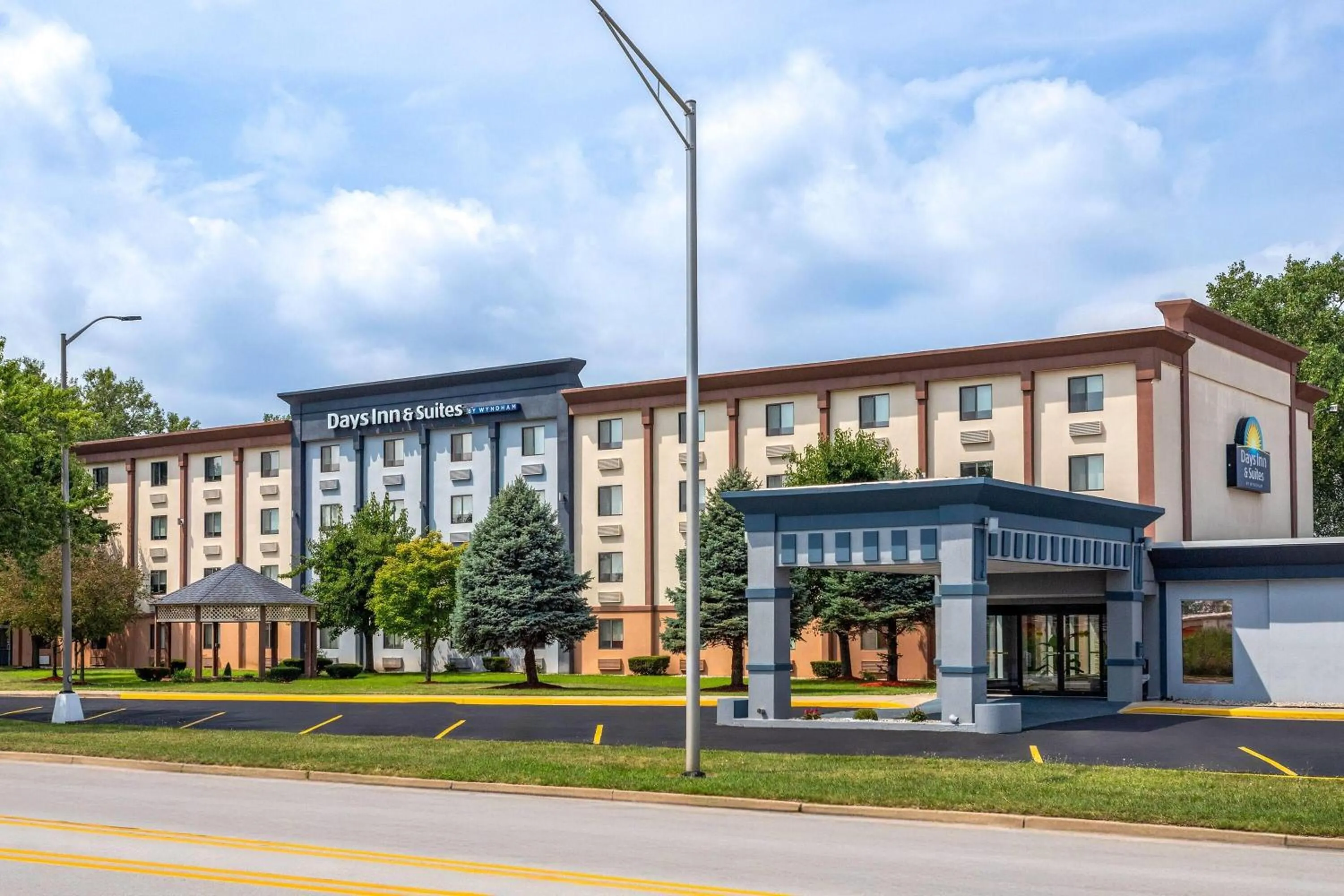 Property building in Days Inn and Suites by Wyndham Hammond, IN