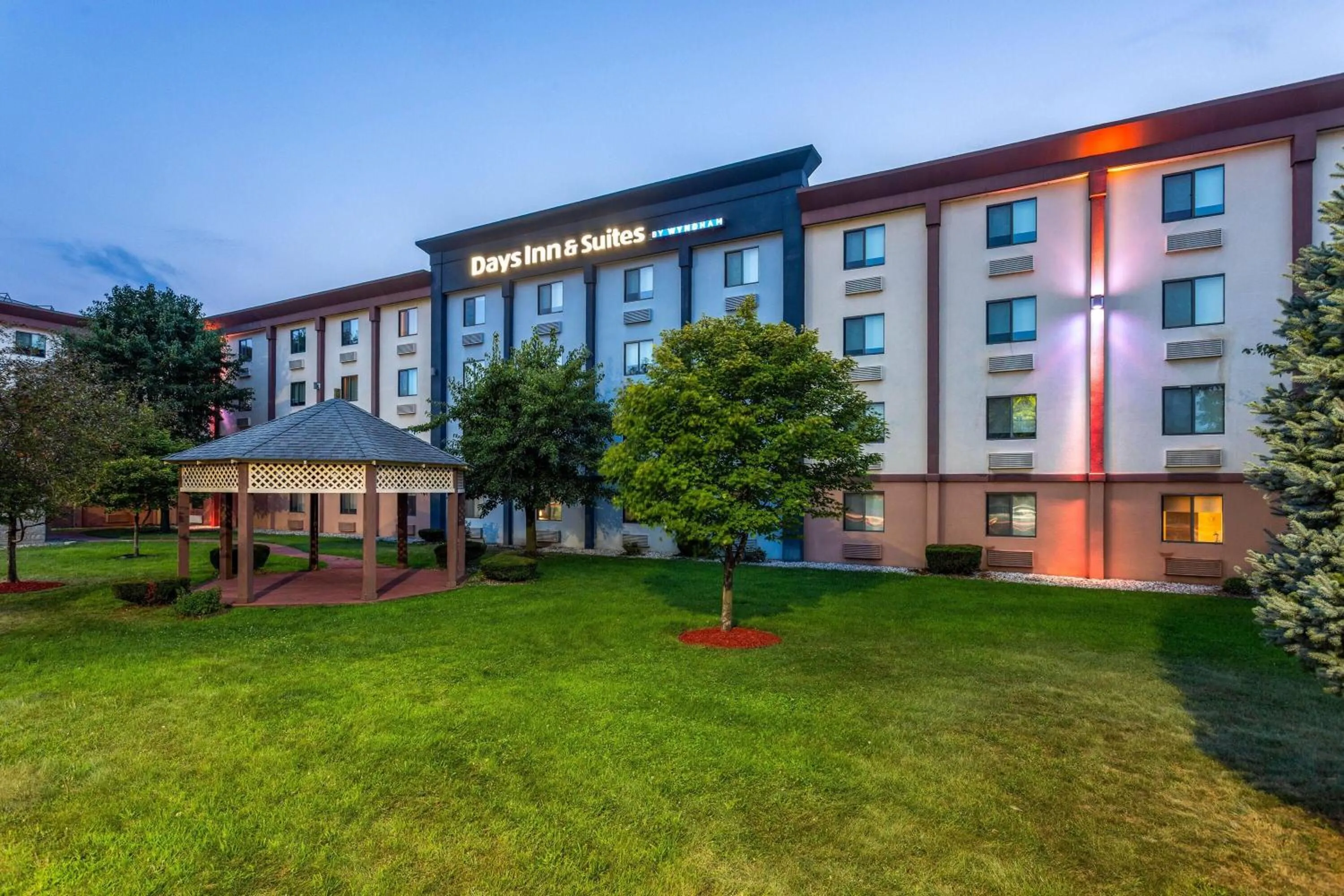 Property building in Days Inn and Suites by Wyndham Hammond, IN