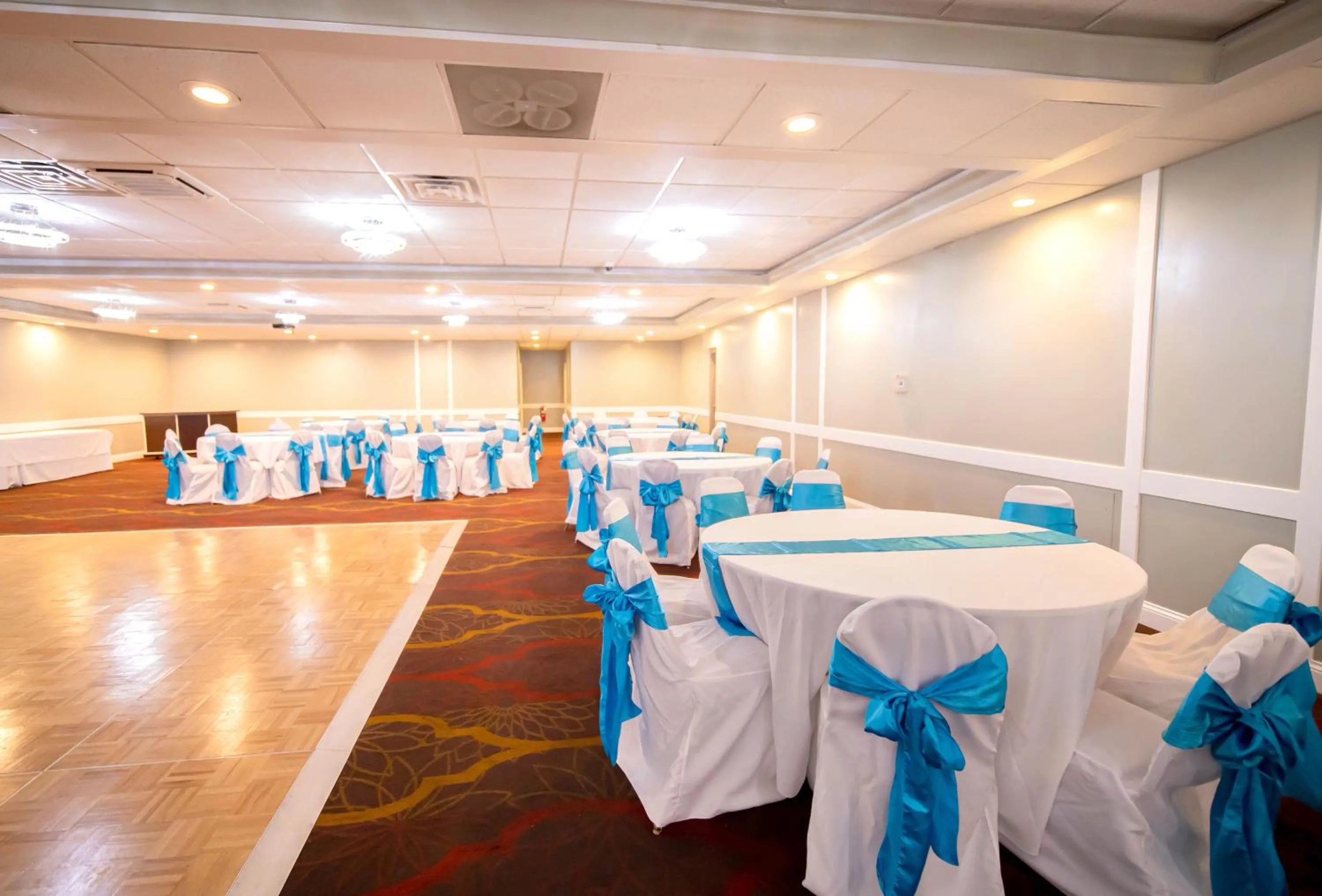 Banquet/Function facilities in Days Inn and Suites by Wyndham Hammond, IN