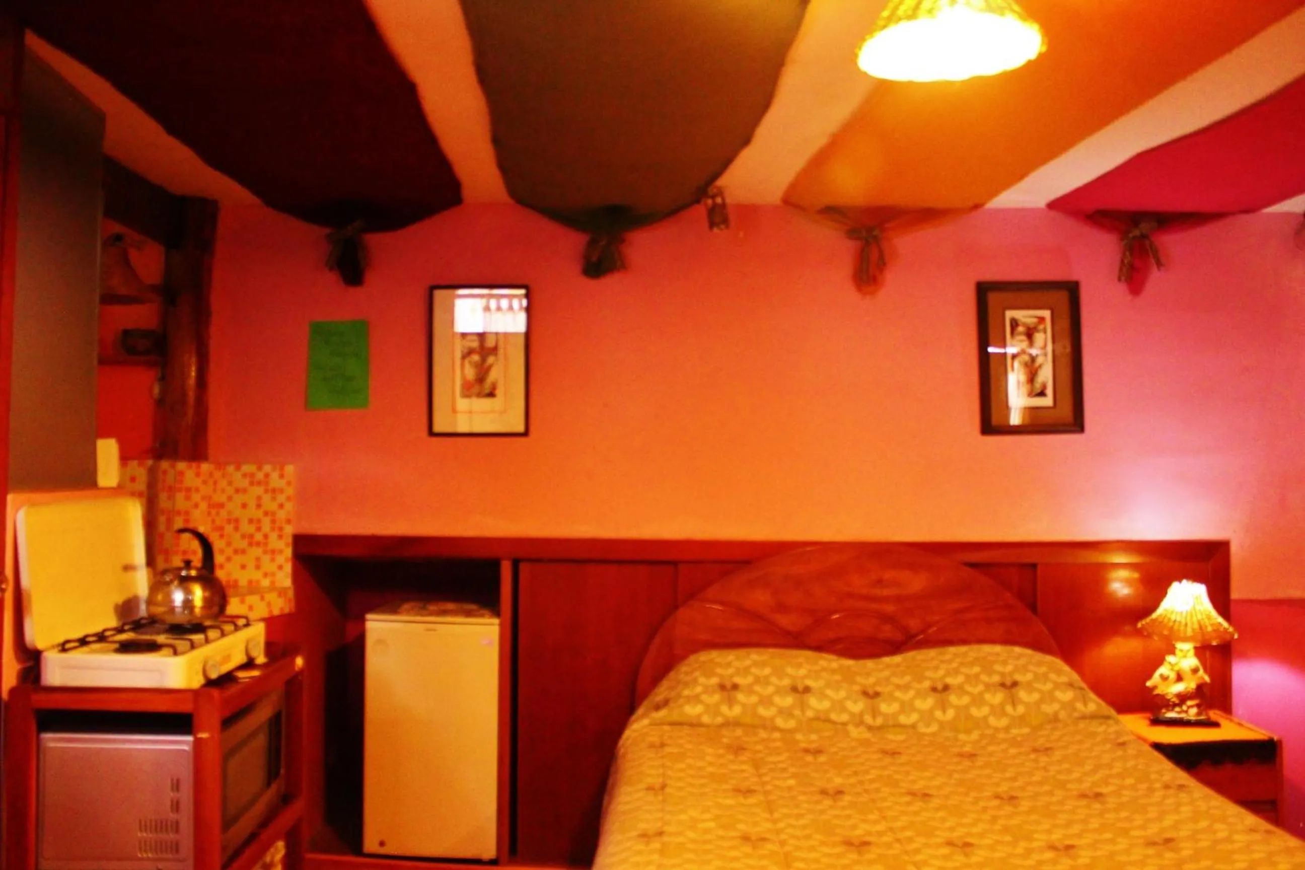 Photo of the whole room, Bed in Casa De Mama Cusco - The Treehouse