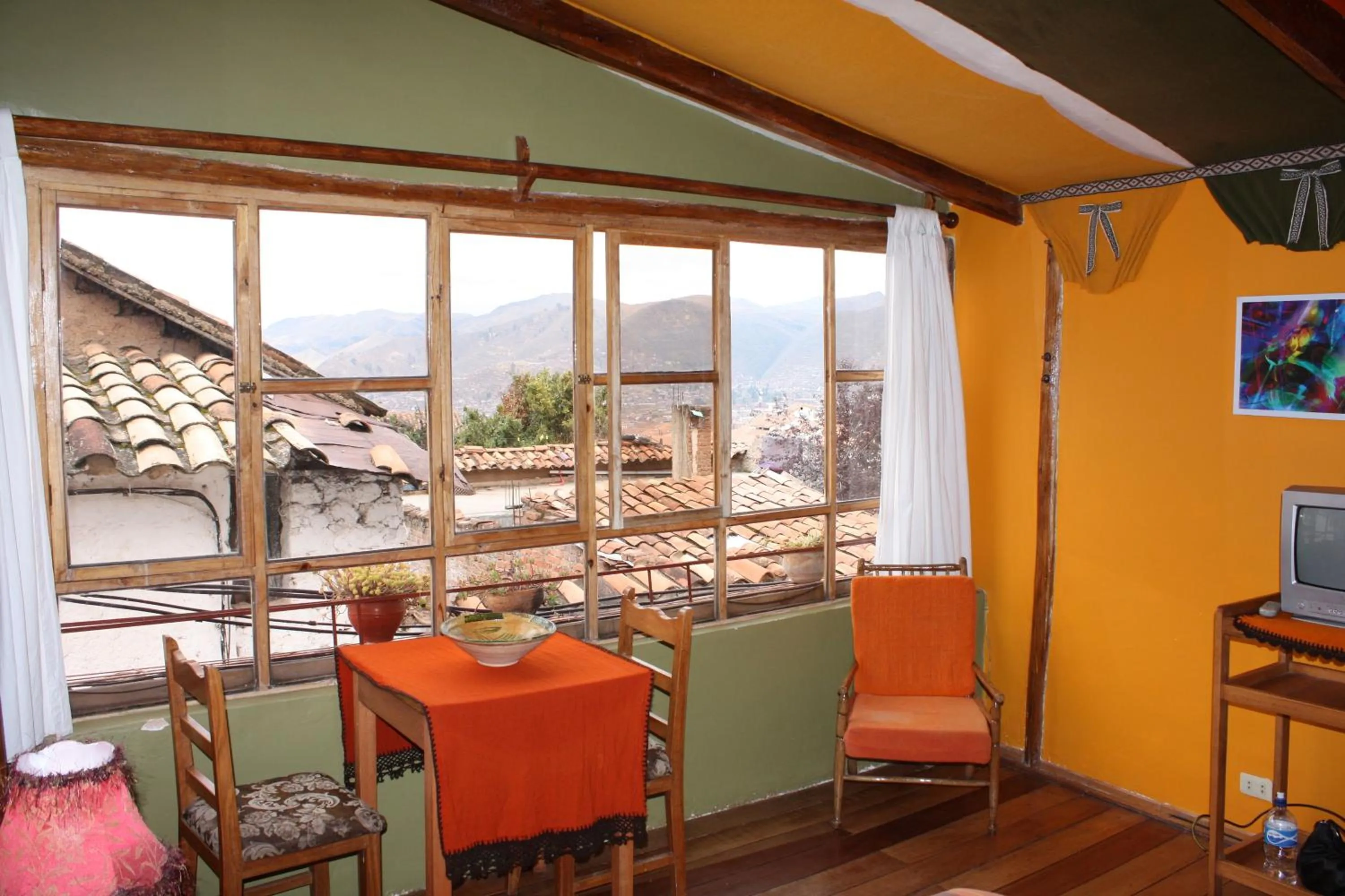 TV and multimedia in Casa De Mama Cusco - The Treehouse