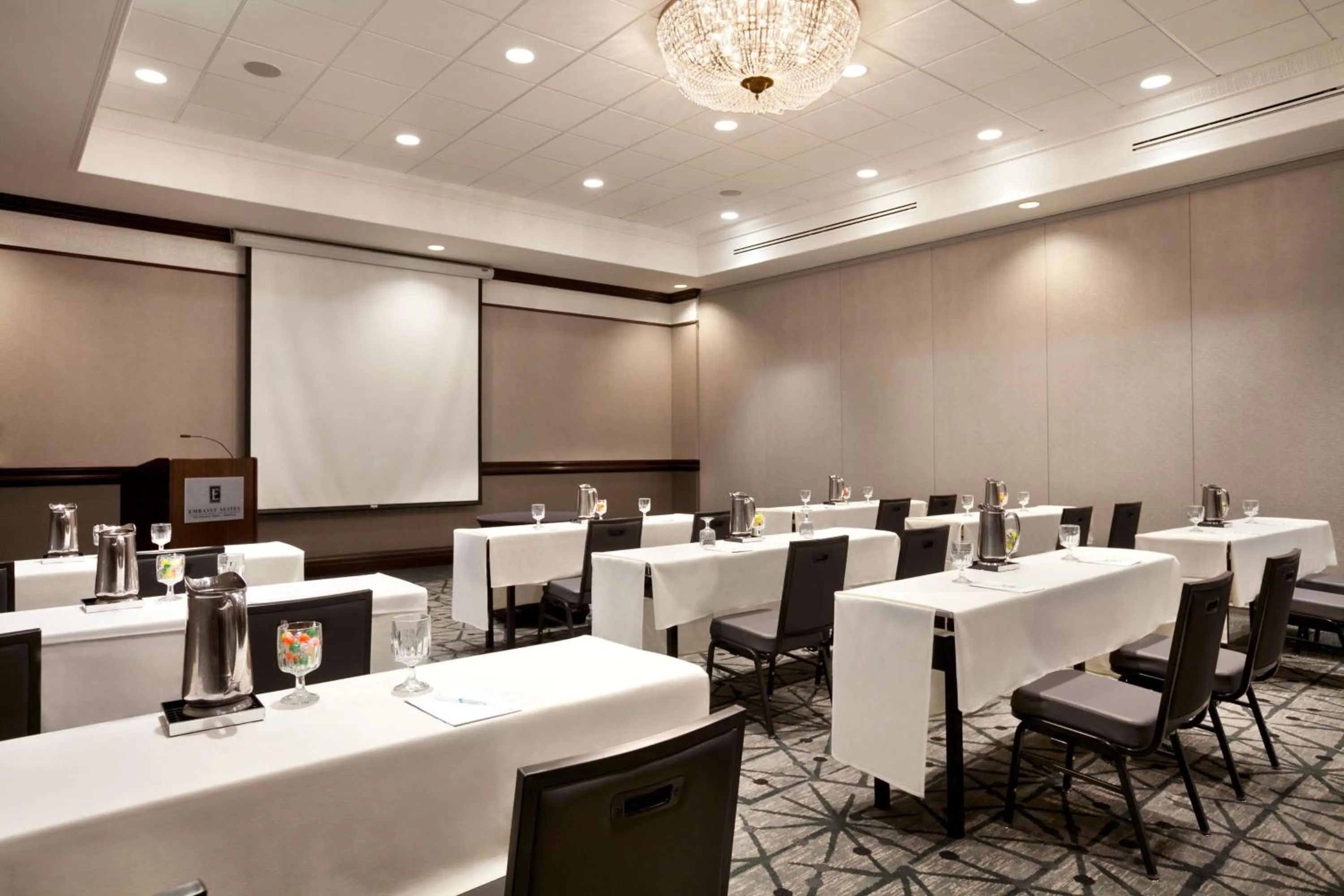 Meeting/conference room in Embassy Suites San Francisco Airport Waterfront