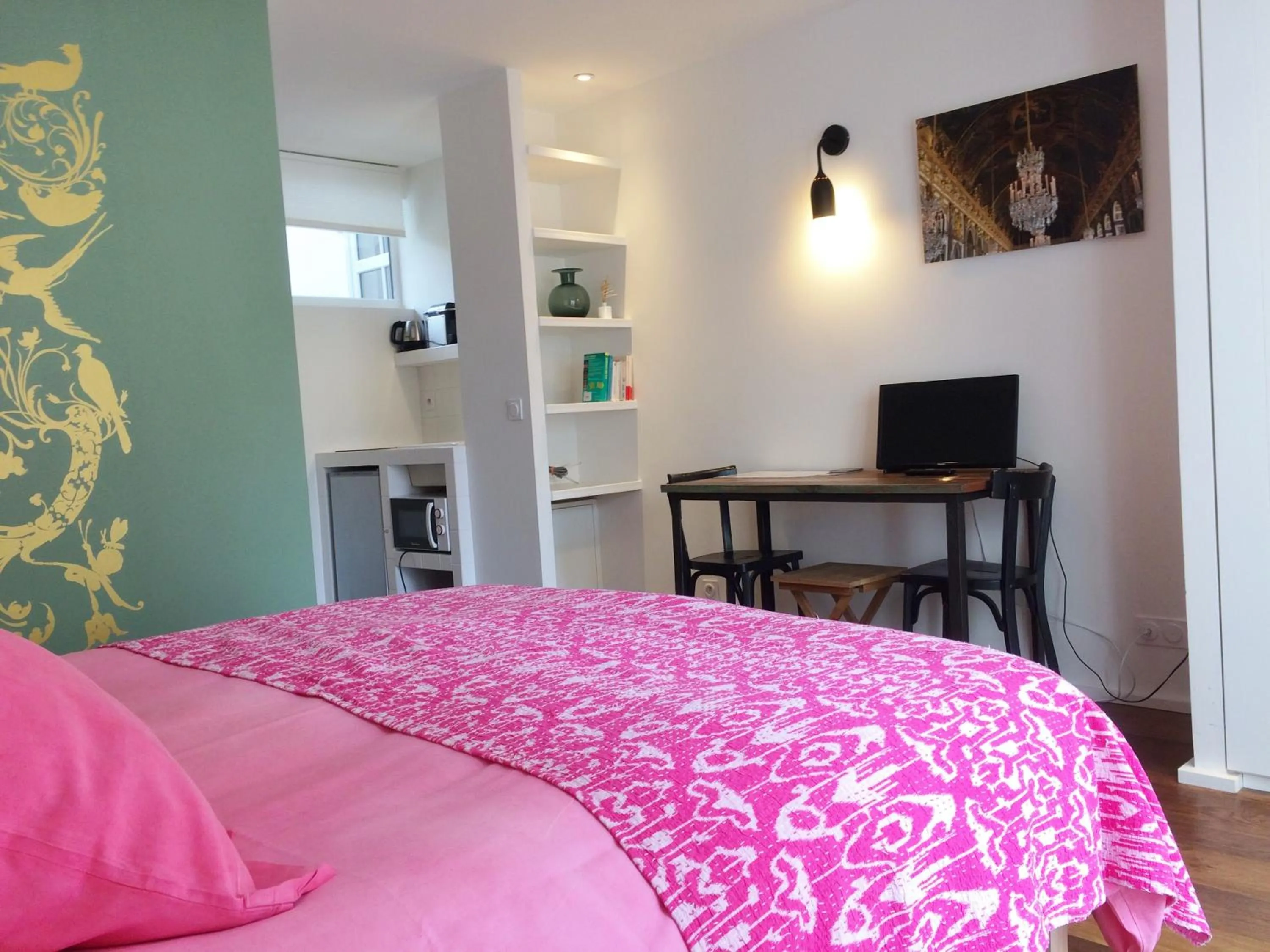 Bed in Denis & Virginie - château à pied - parking gratuit