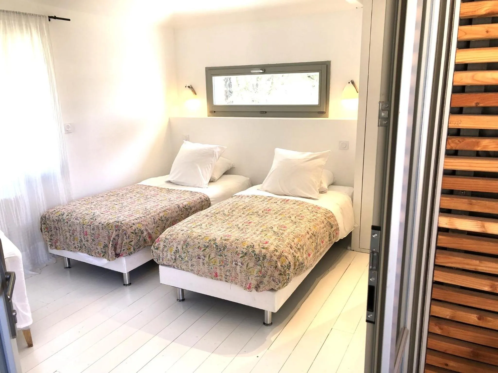 Bed in Denis & Virginie - château à pied - parking gratuit