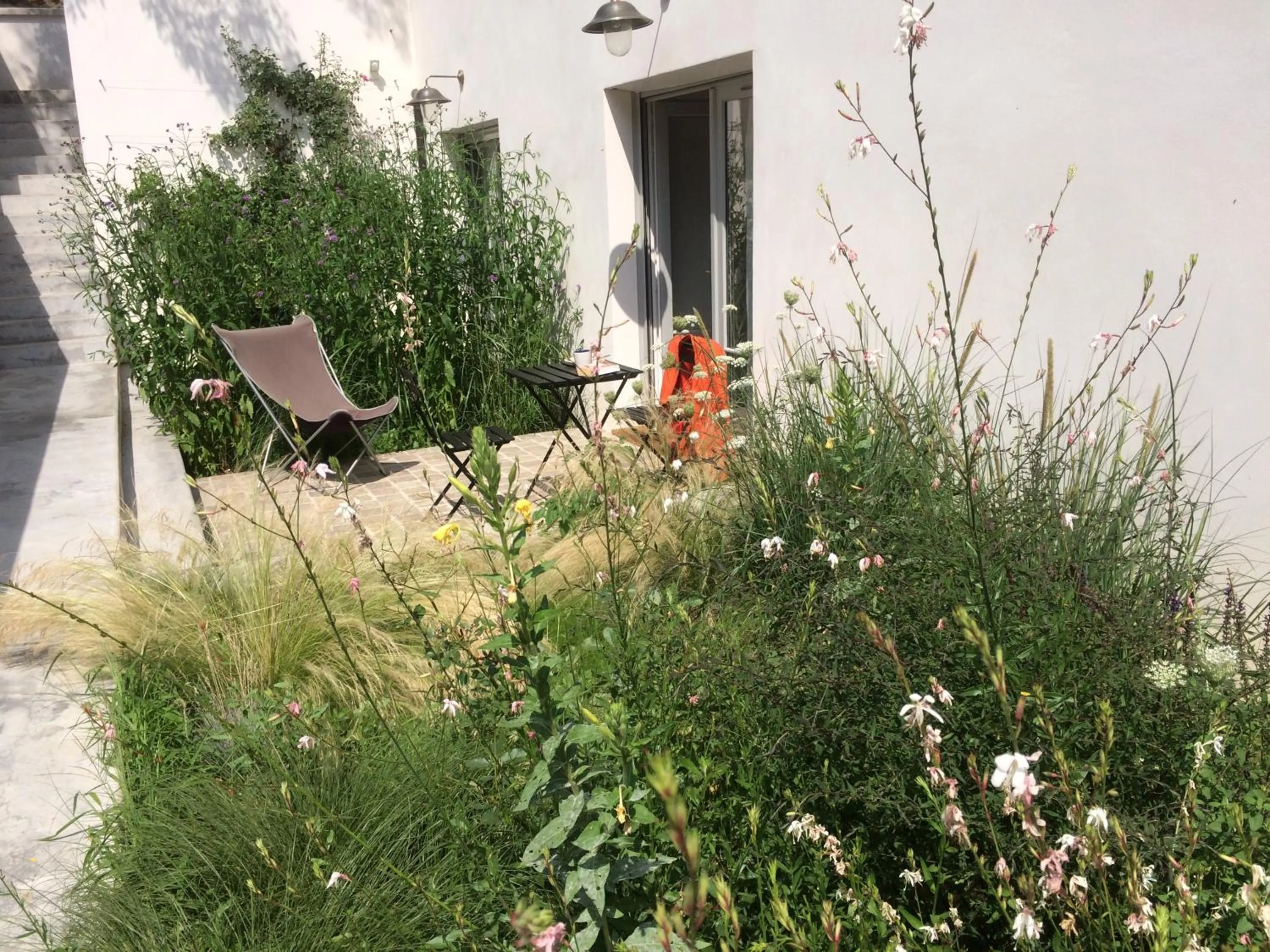 Patio in Denis & Virginie - château à pied - parking gratuit