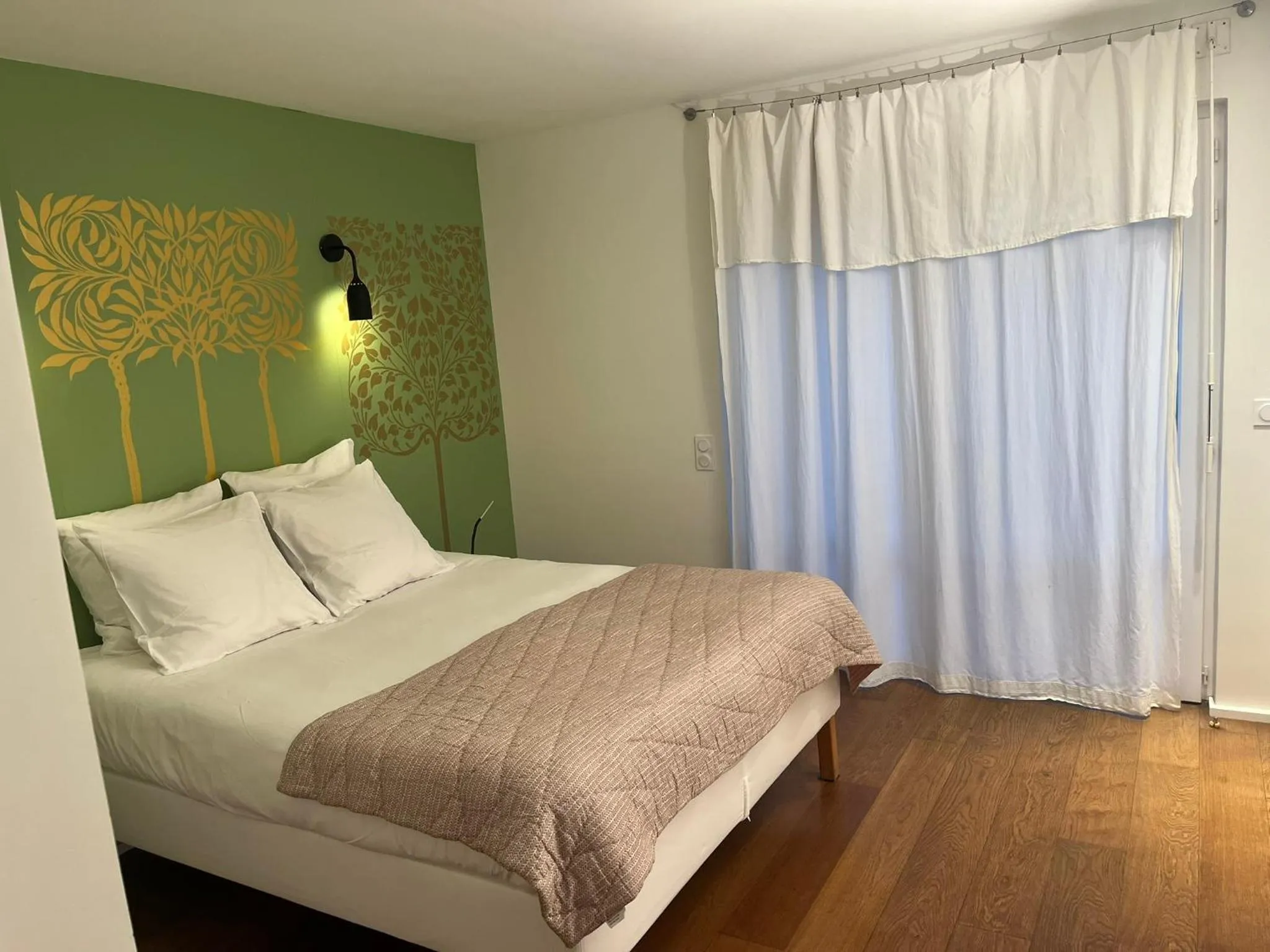 Bed in Denis & Virginie - château à pied - parking gratuit