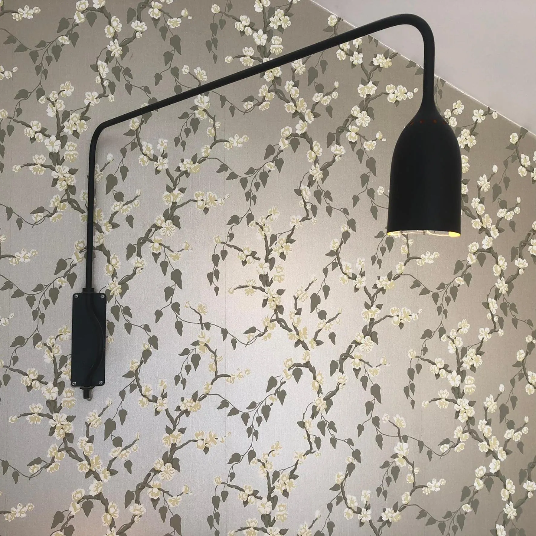 Decorative detail in Denis & Virginie - château à pied - parking gratuit