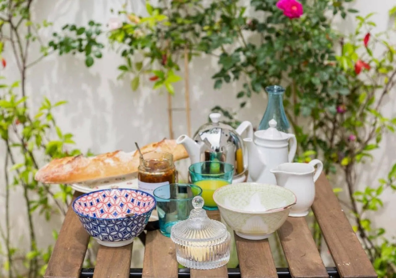 Patio in Denis & Virginie - château à pied - parking gratuit