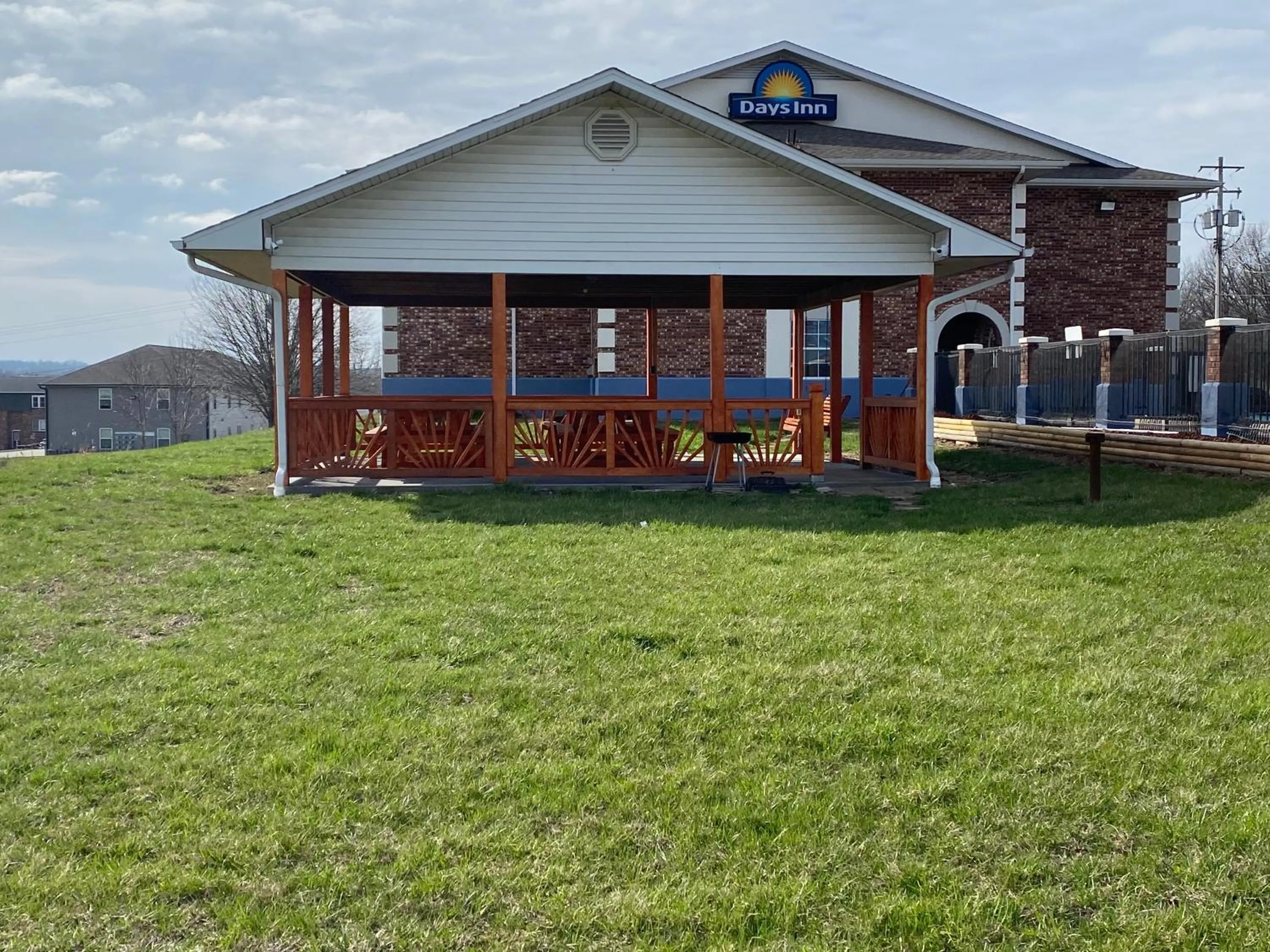 Property building in Days Inn by Wyndham Perryville MO