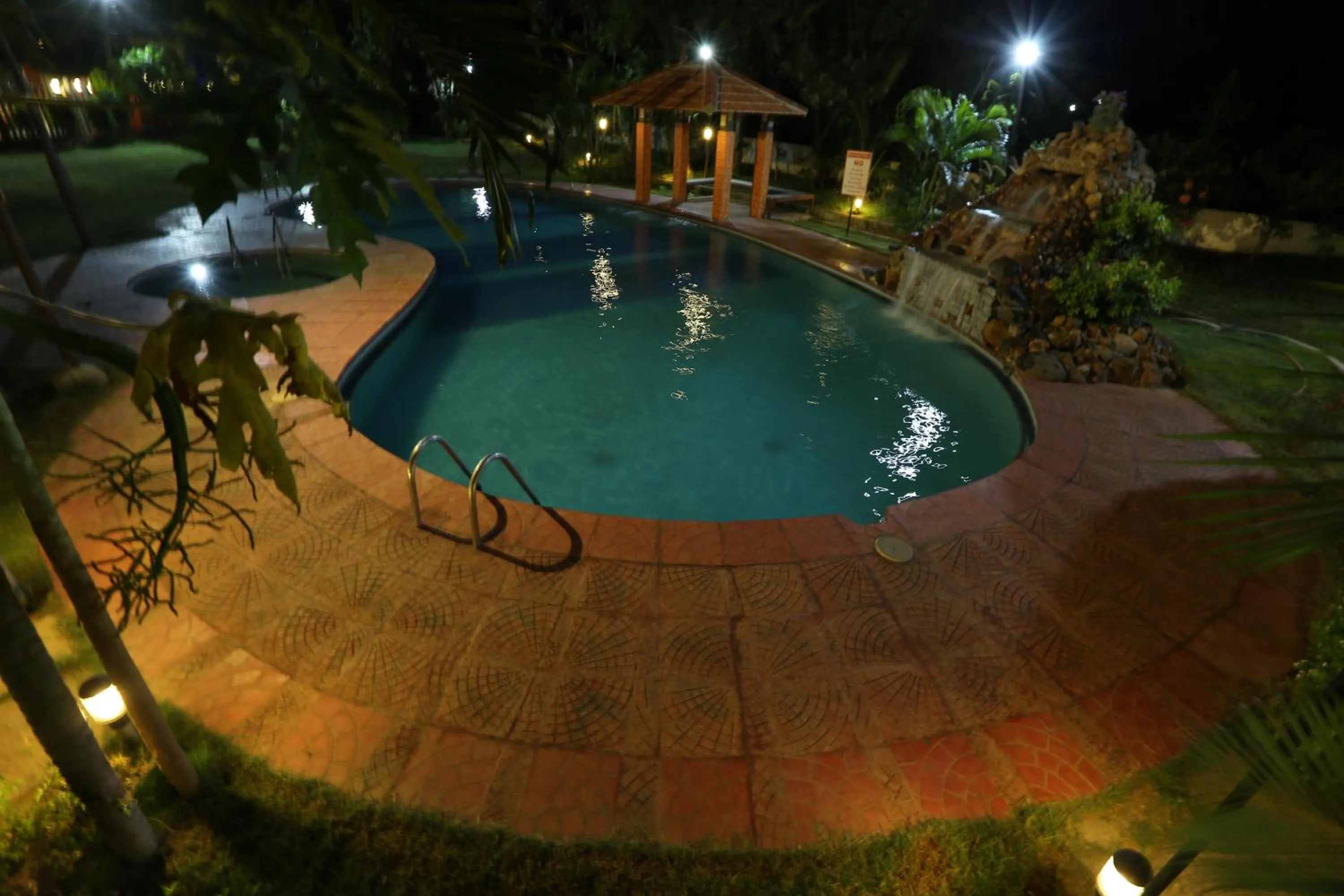 Swimming pool in Mermaid Resorts & Banquets