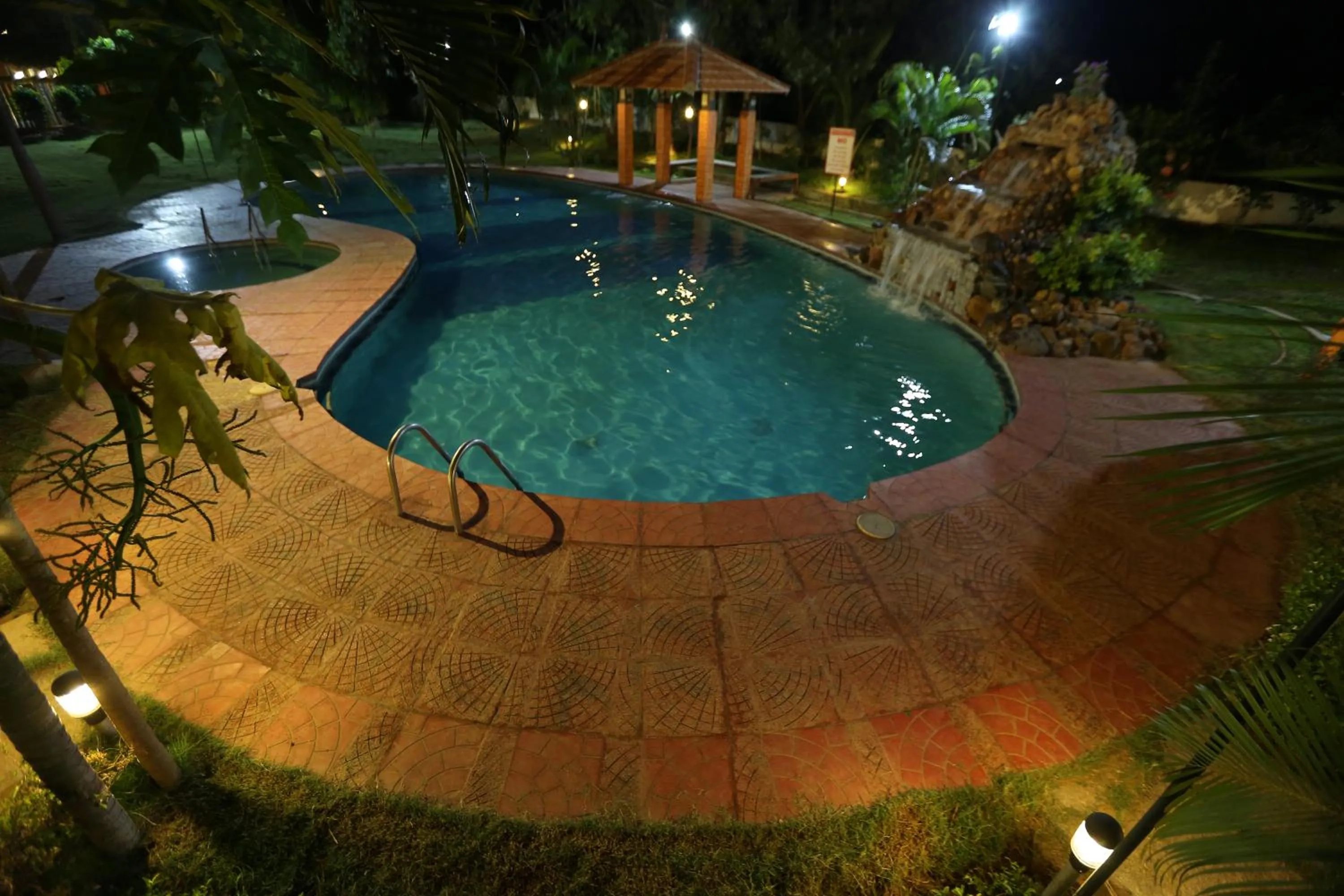 Swimming pool in Mermaid Resorts & Banquets