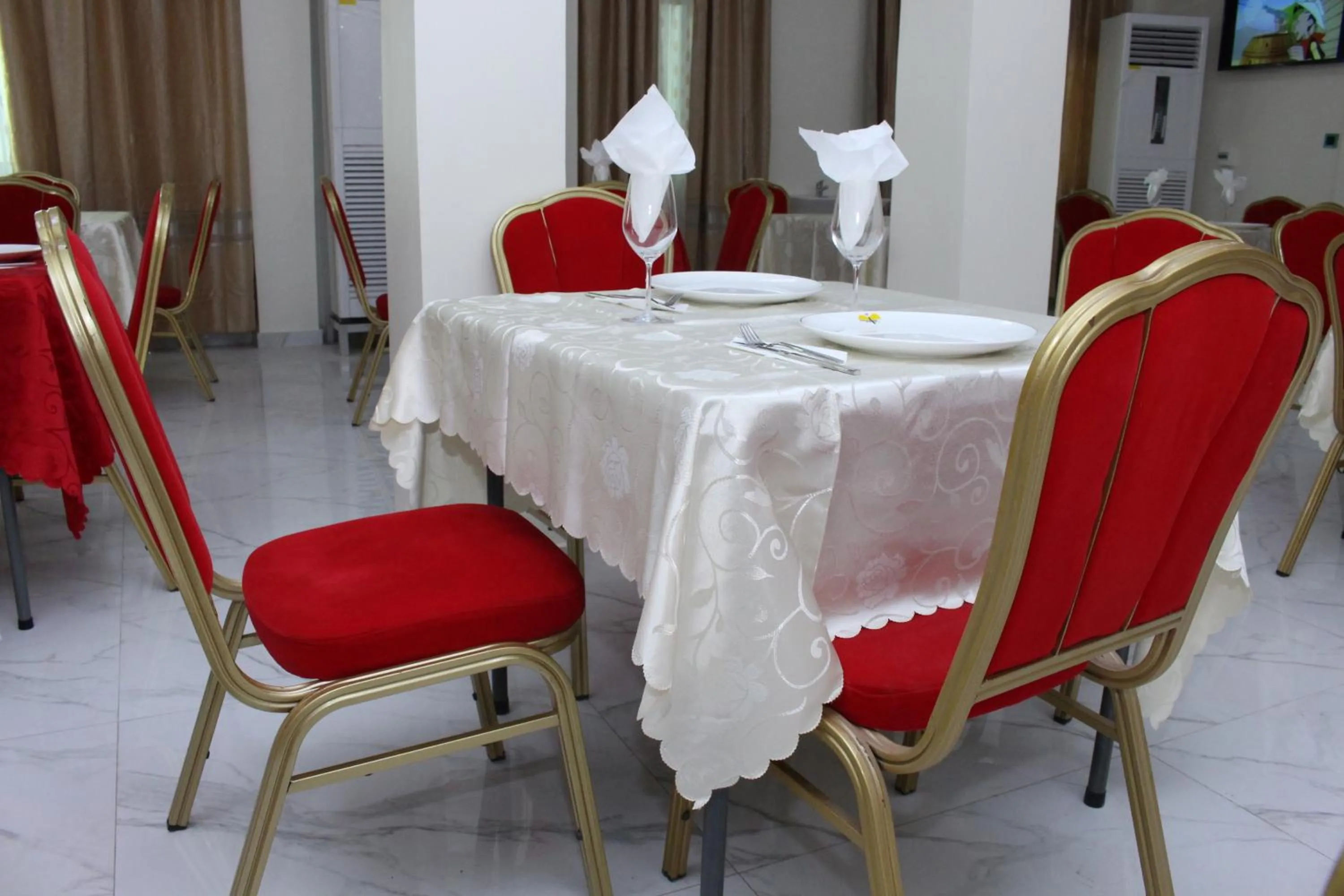 Restaurant/places to eat in Paradisia Hotel