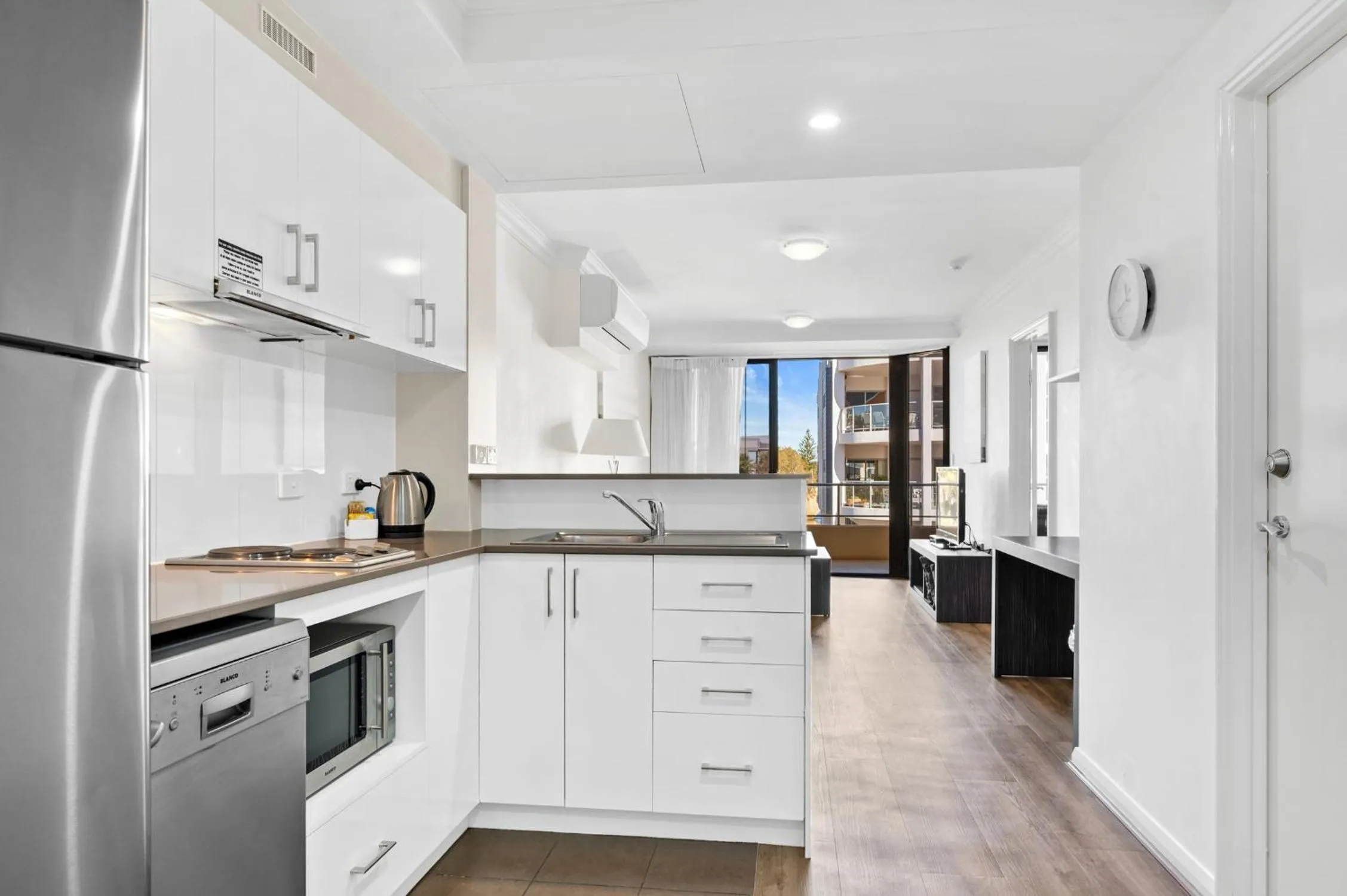 Kitchen or kitchenette in Dolphin Quay Apartments