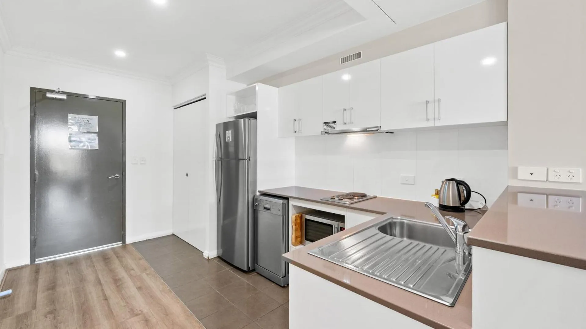 Kitchen or kitchenette in Dolphin Quay Apartments