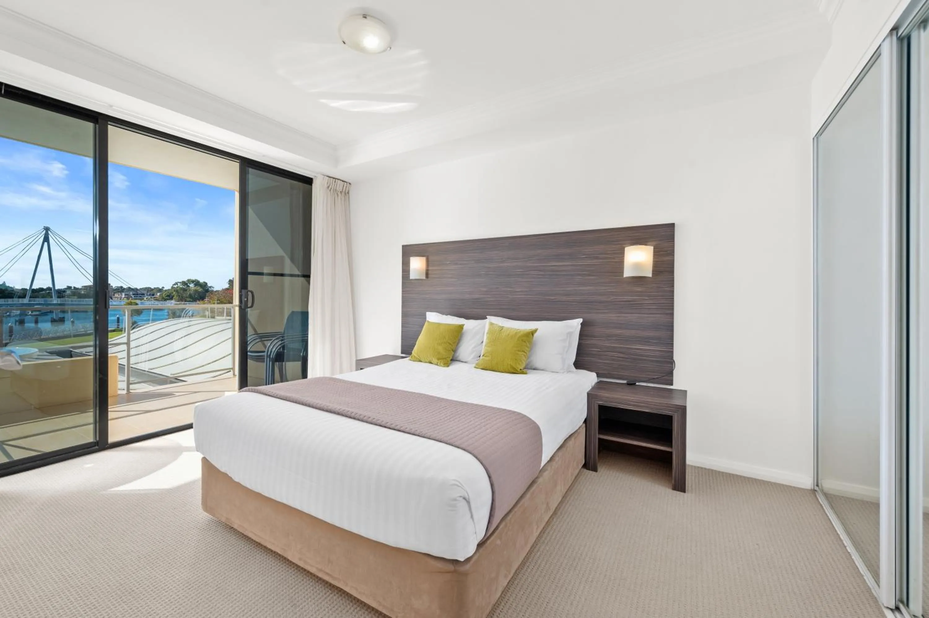 Photo of the whole room, Bed in Dolphin Quay Apartments