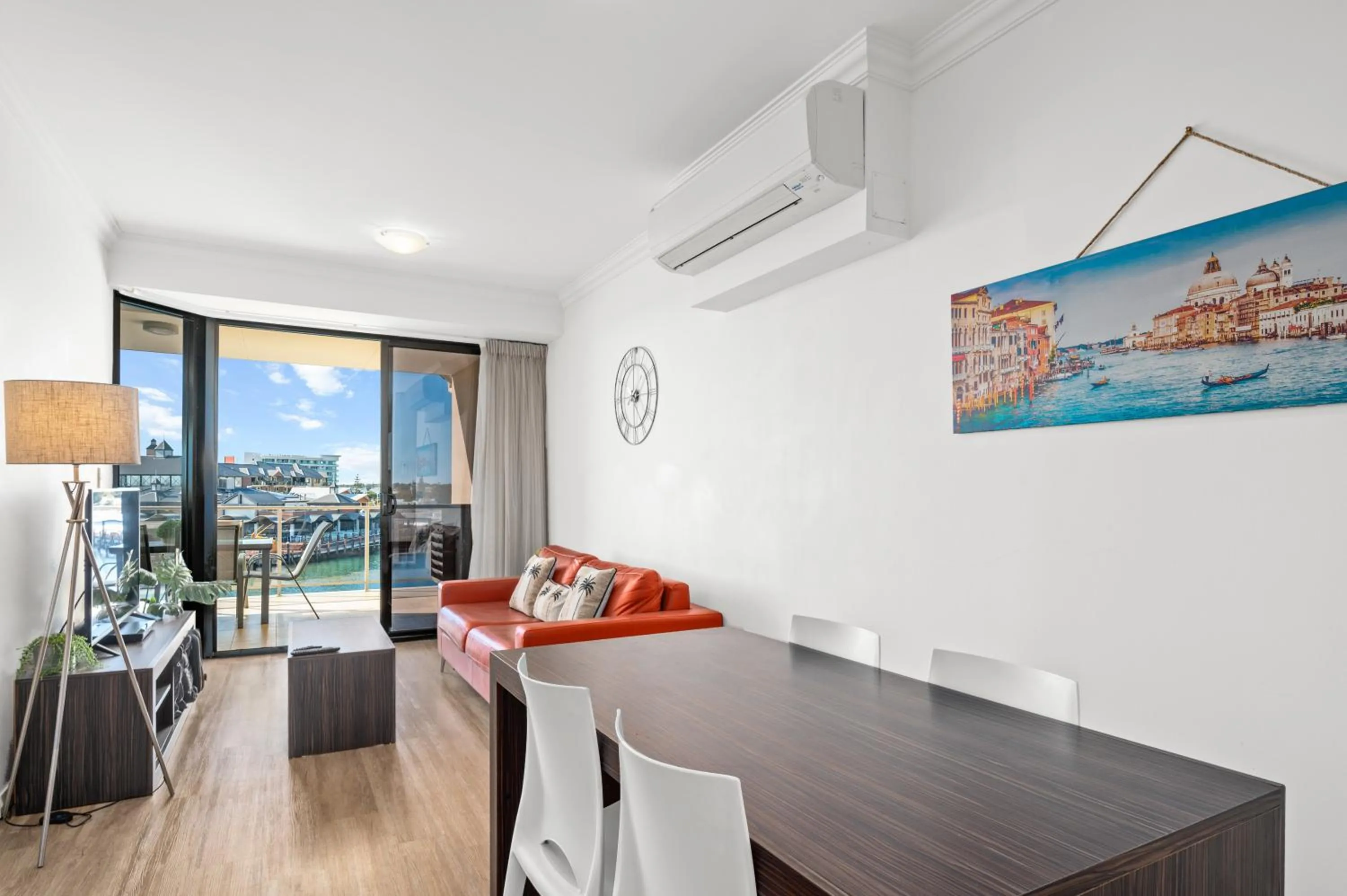 TV and multimedia in Dolphin Quay Apartments