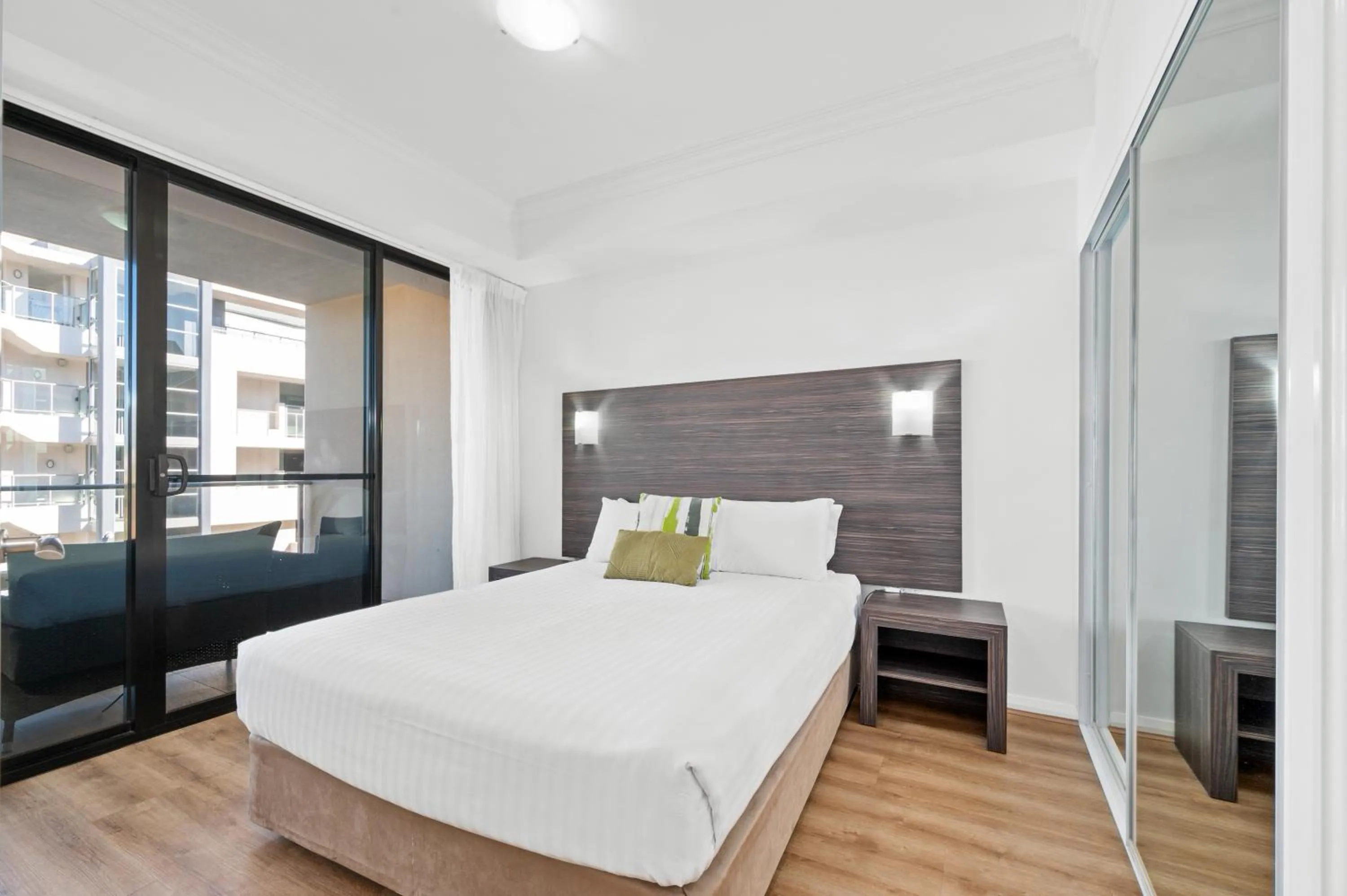 Bedroom, Bed in Dolphin Quay Apartments