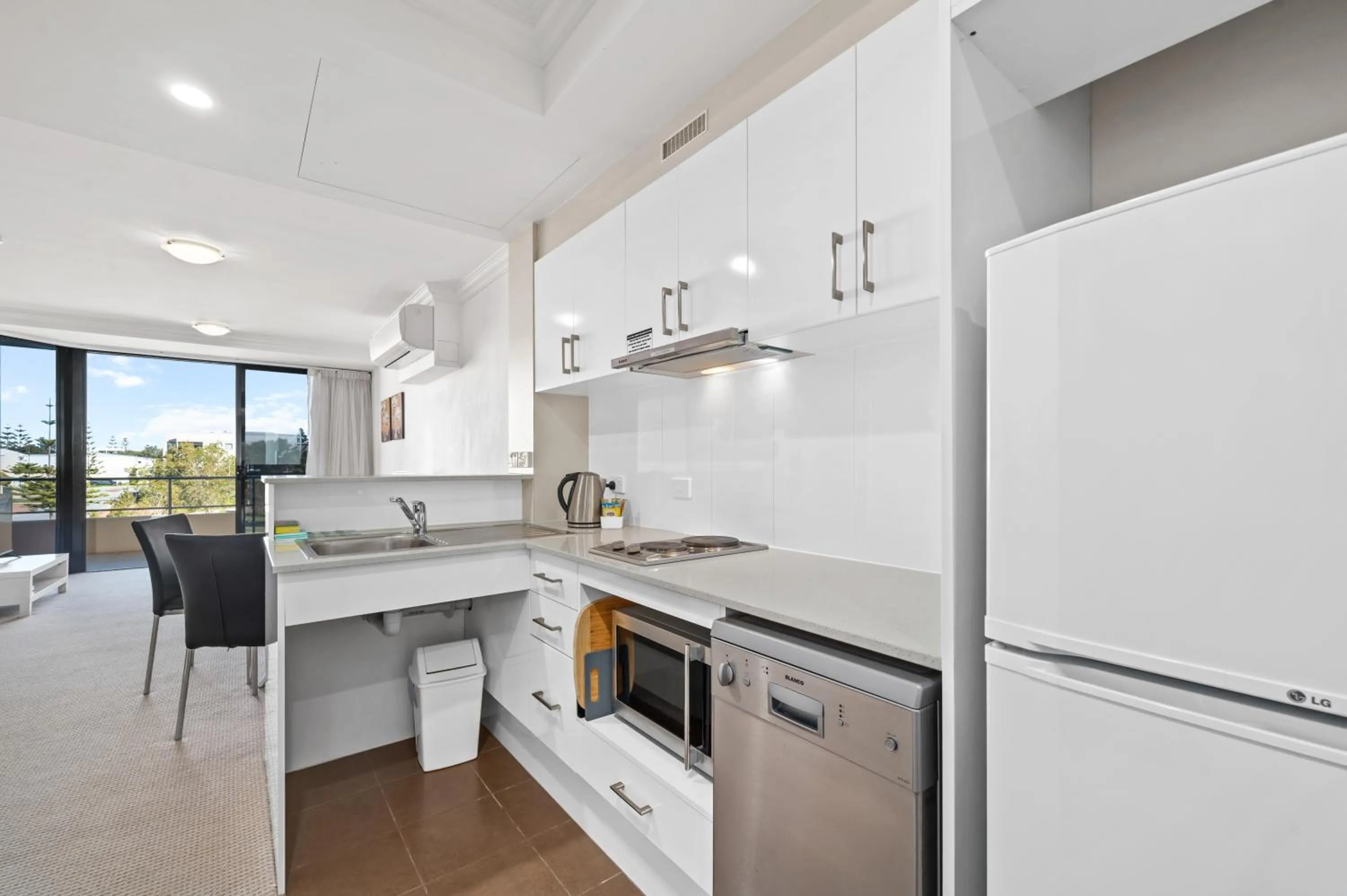 Kitchen or kitchenette in Dolphin Quay Apartments