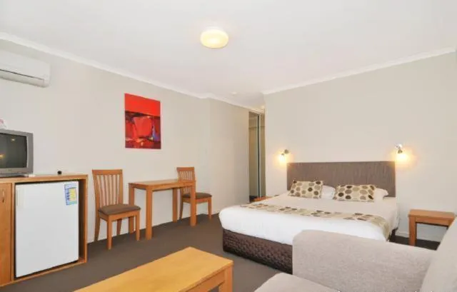 Bed in Mandurah Motel and Apartments
