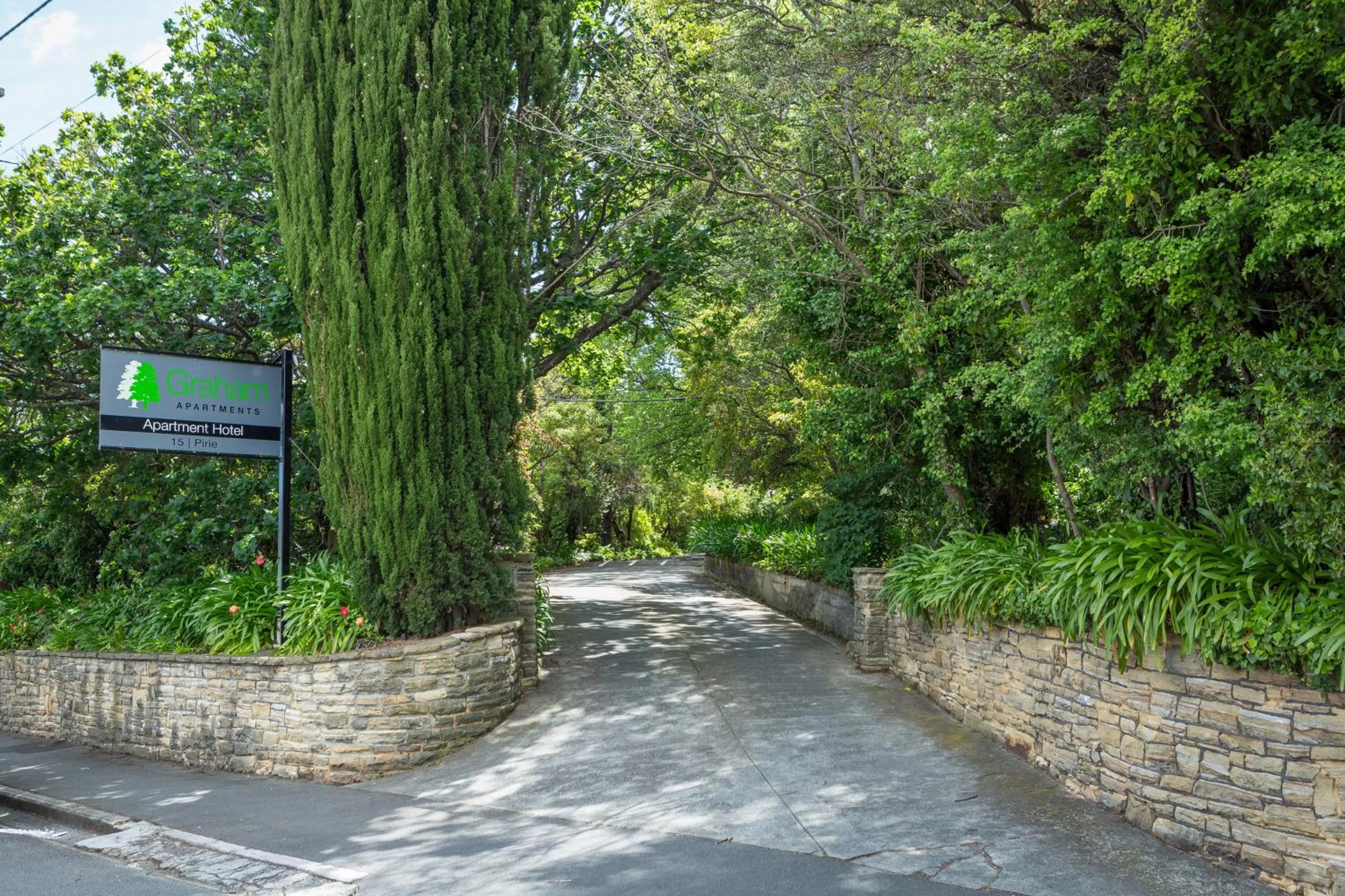 Facade/entrance in Graham Apartments