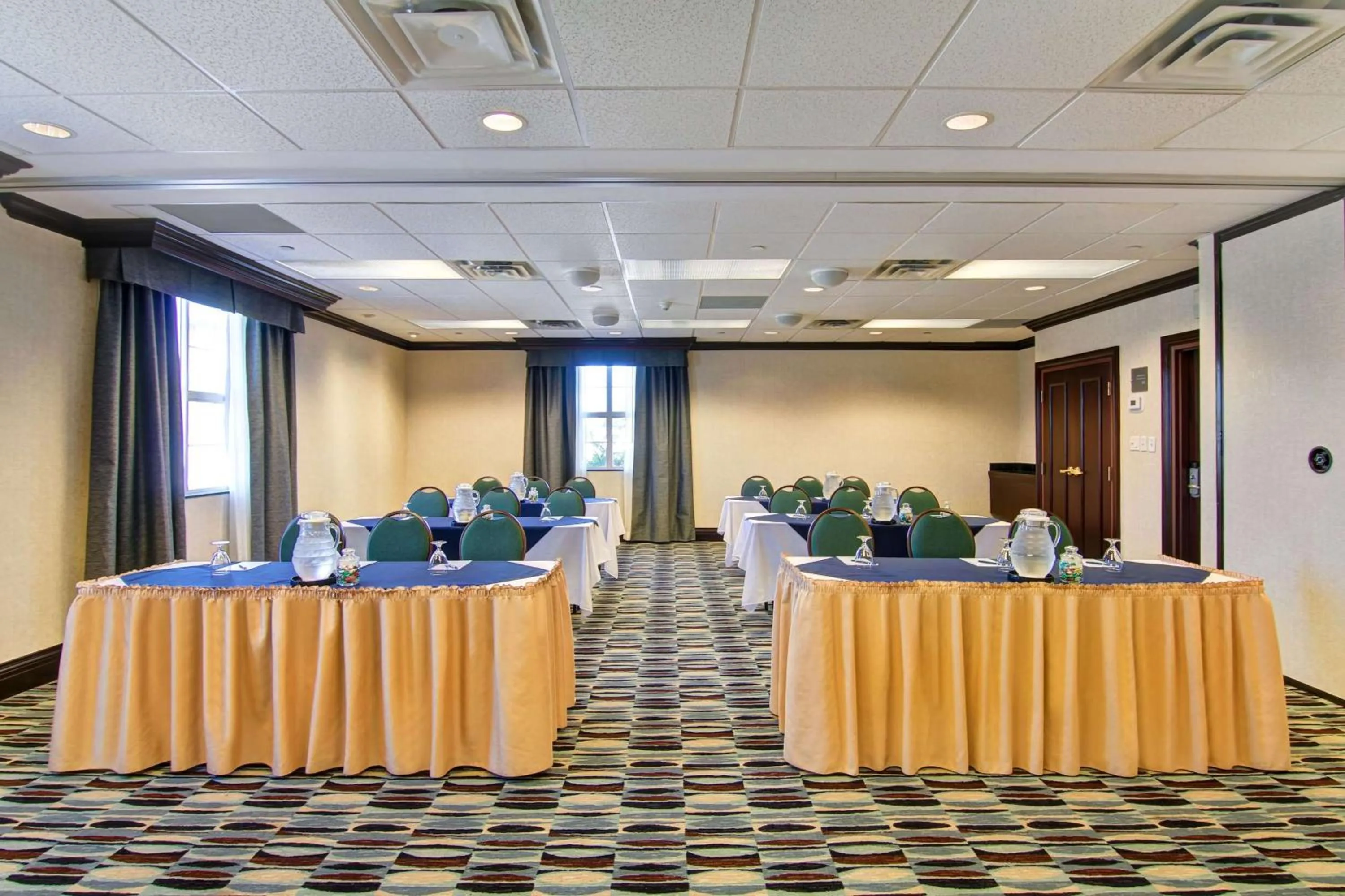 Meeting/conference room in Homewood Suites by Hilton Toronto Mississauga