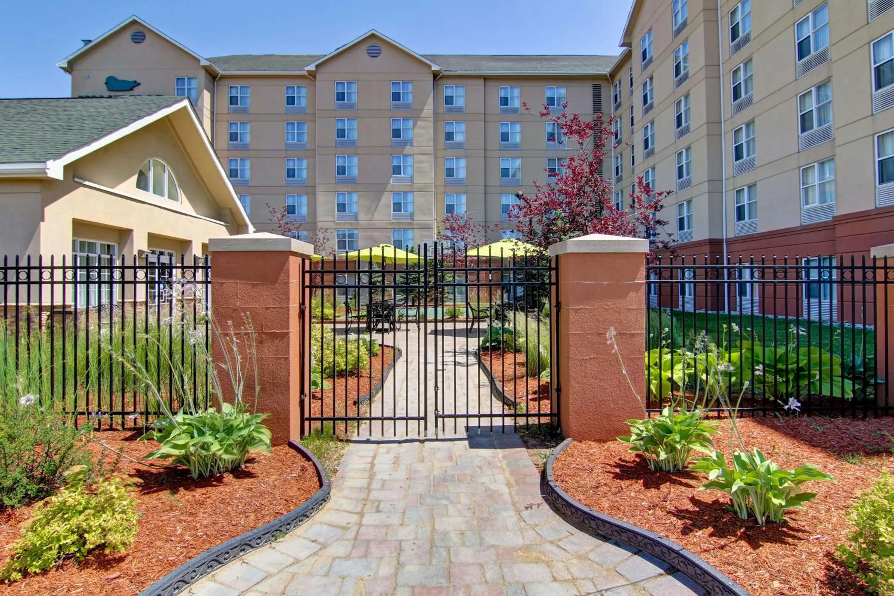 Property building in Homewood Suites by Hilton Toronto Mississauga