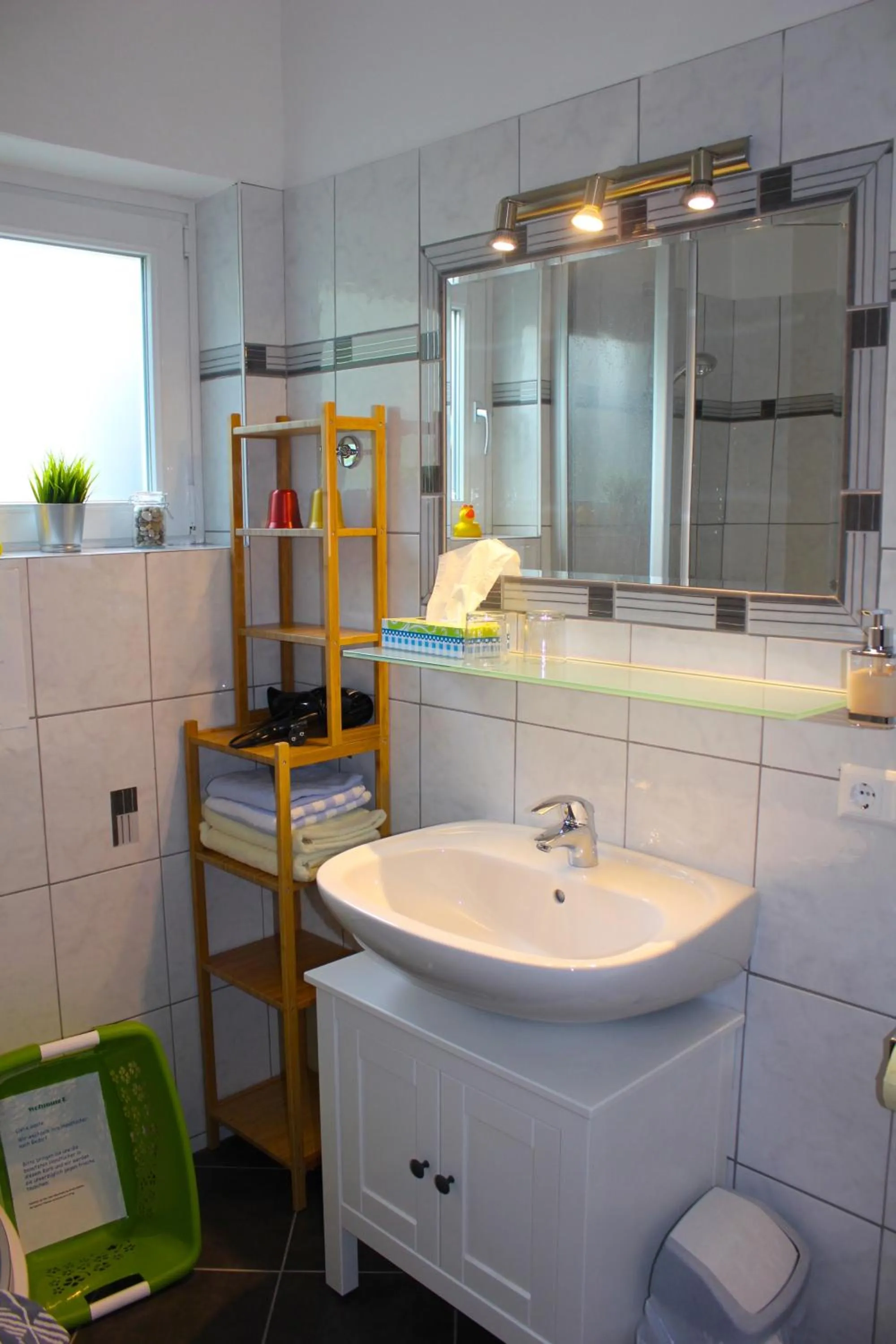 Bathroom in FeWo Leeb