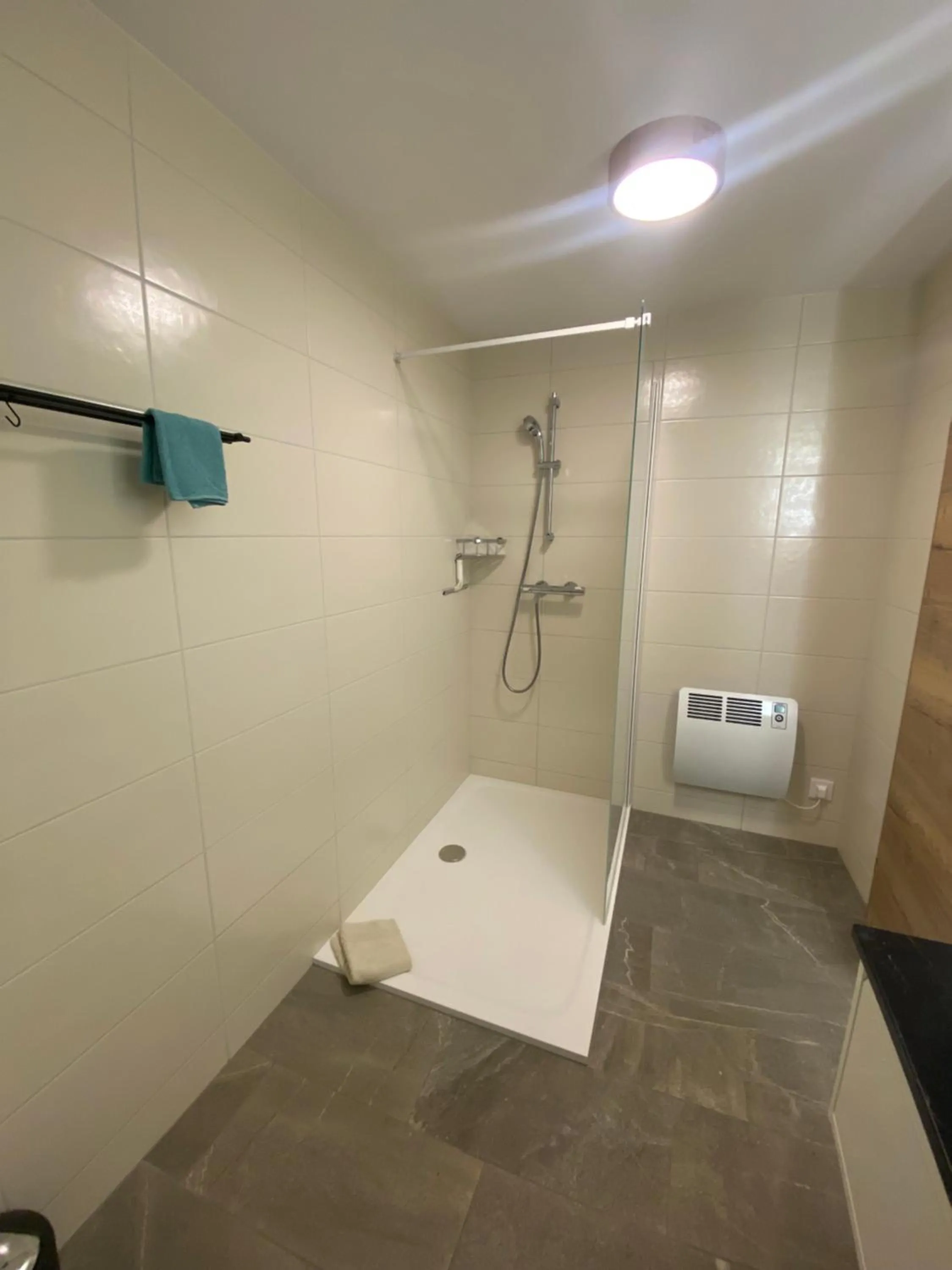 Bathroom in FeWo Leeb