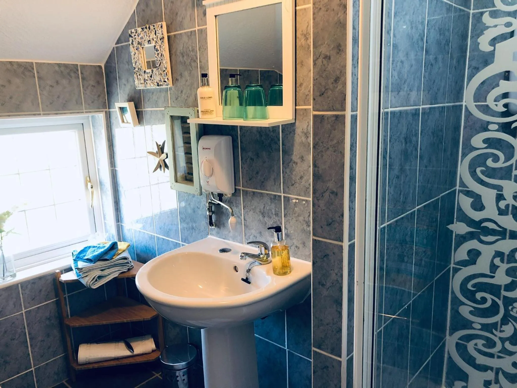 Bathroom in Priory Cottage Bodmin