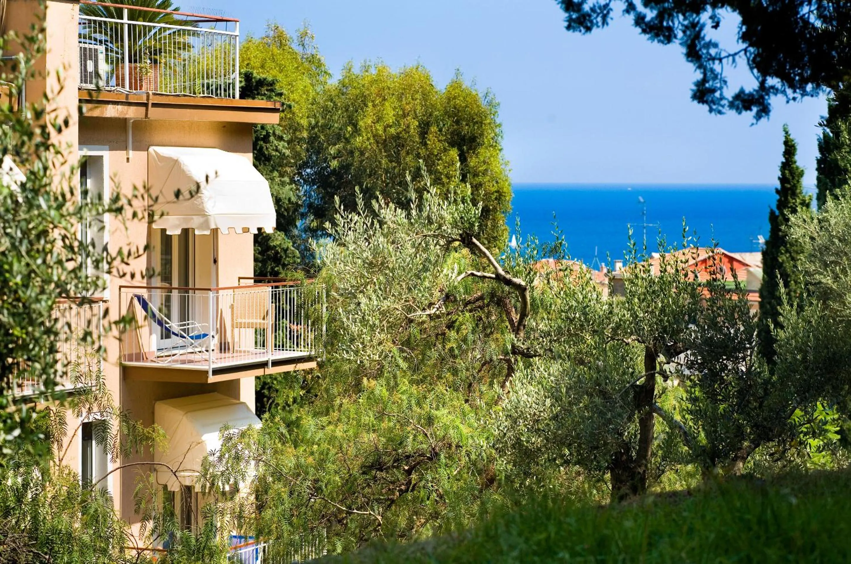 Property building in Hotel Mediterraneo