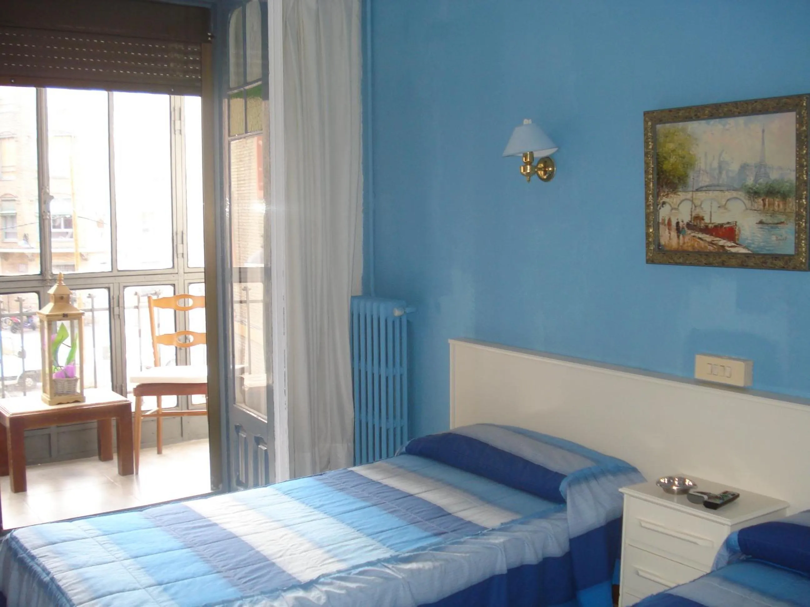 Photo of the whole room, Bed in Hostel Central Zaragoza