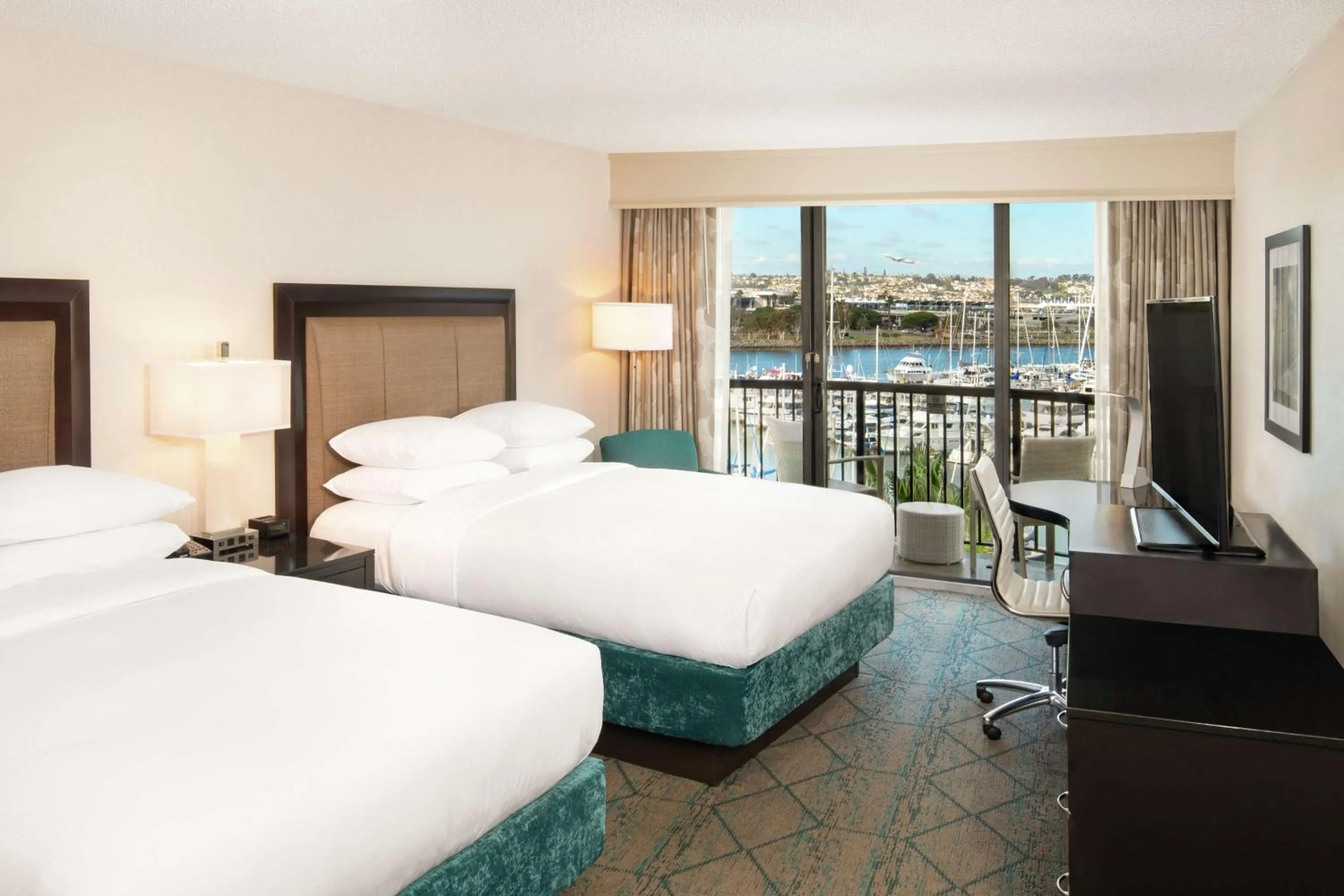 Bedroom, Bed in Hilton San Diego Airport/Harbor Island