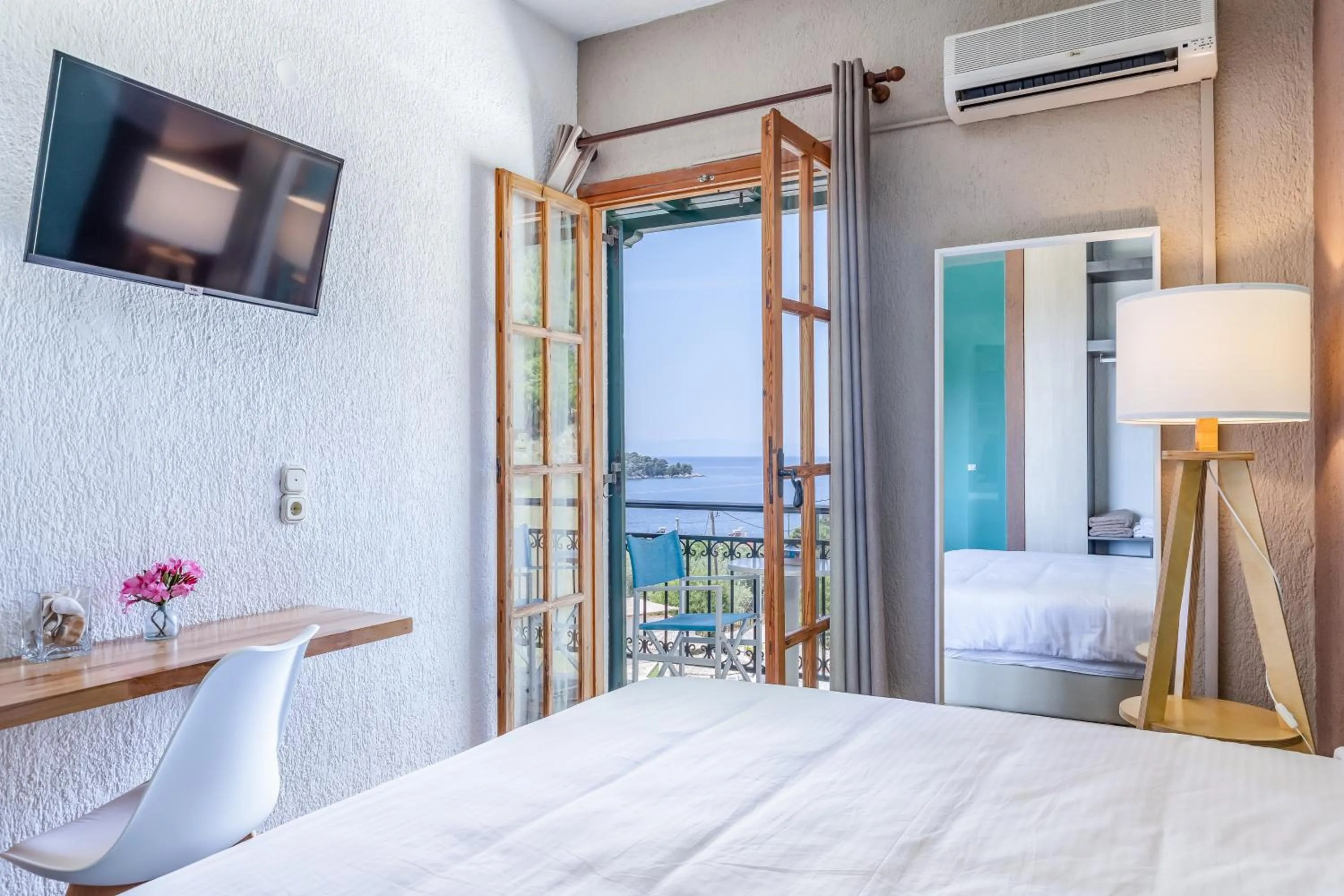 Balcony/Terrace, Bed in Panormos Beach Hotel Skopelos