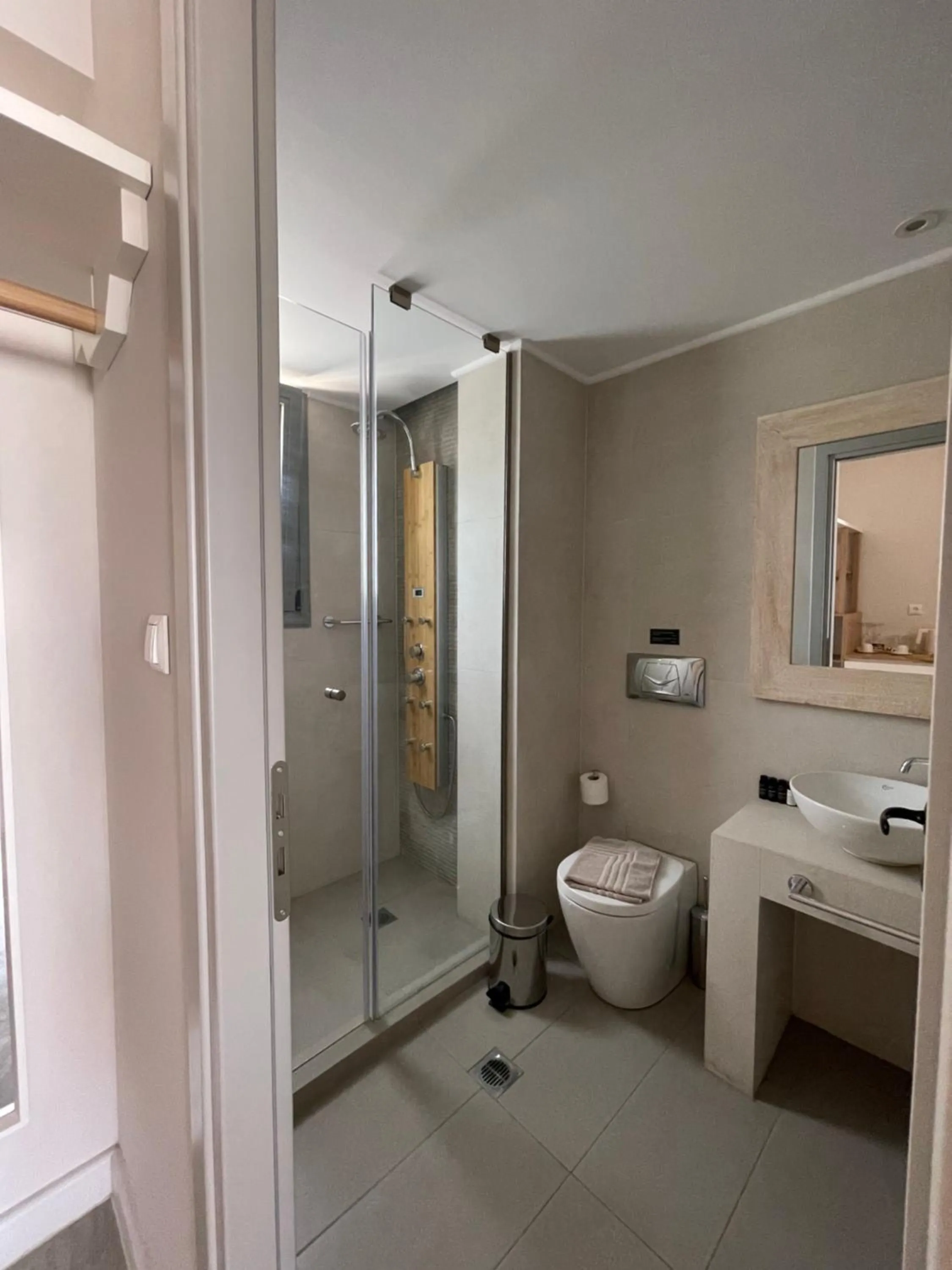 Shower in Crystal Waters