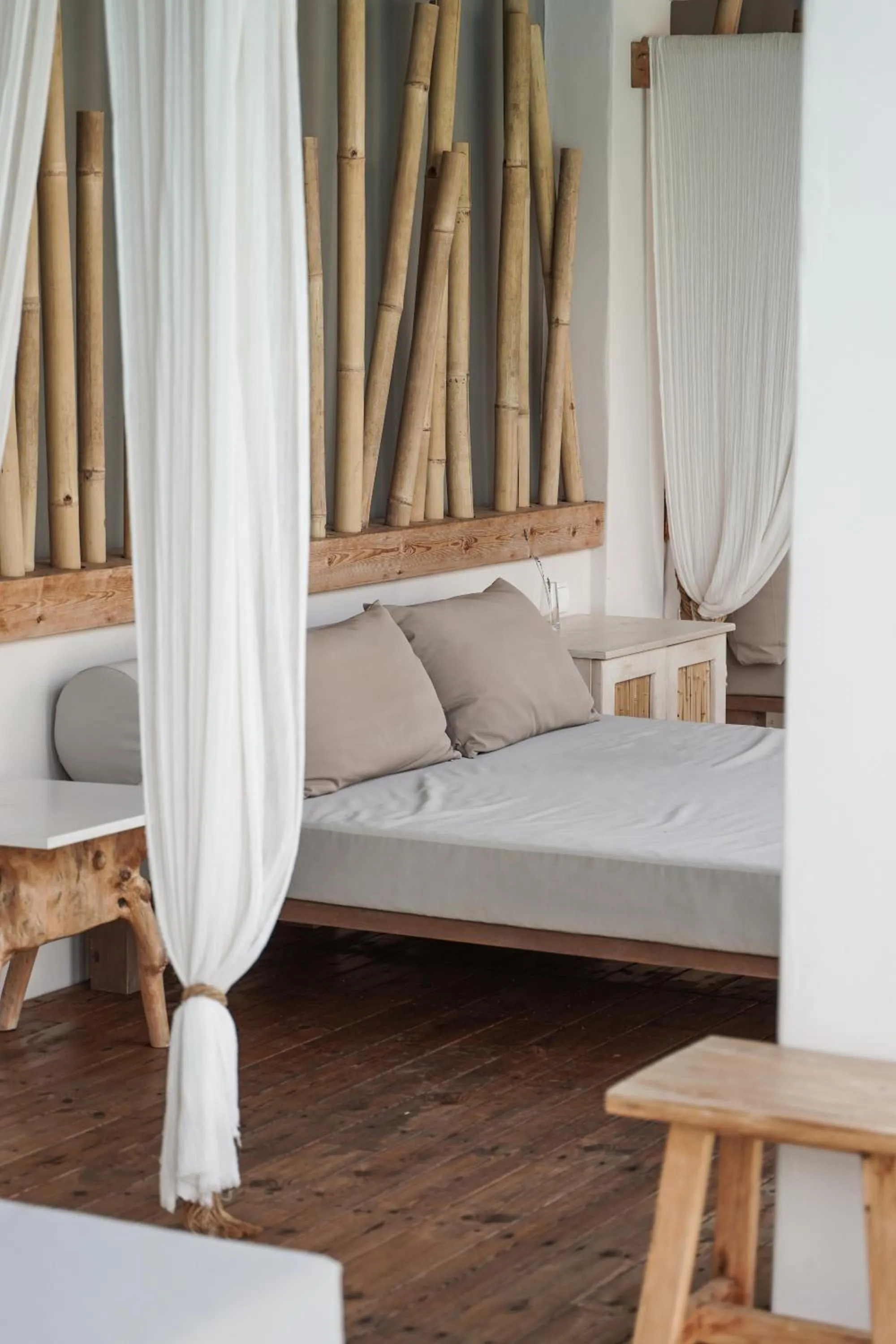 Swimming pool, Bed in Crystal Waters