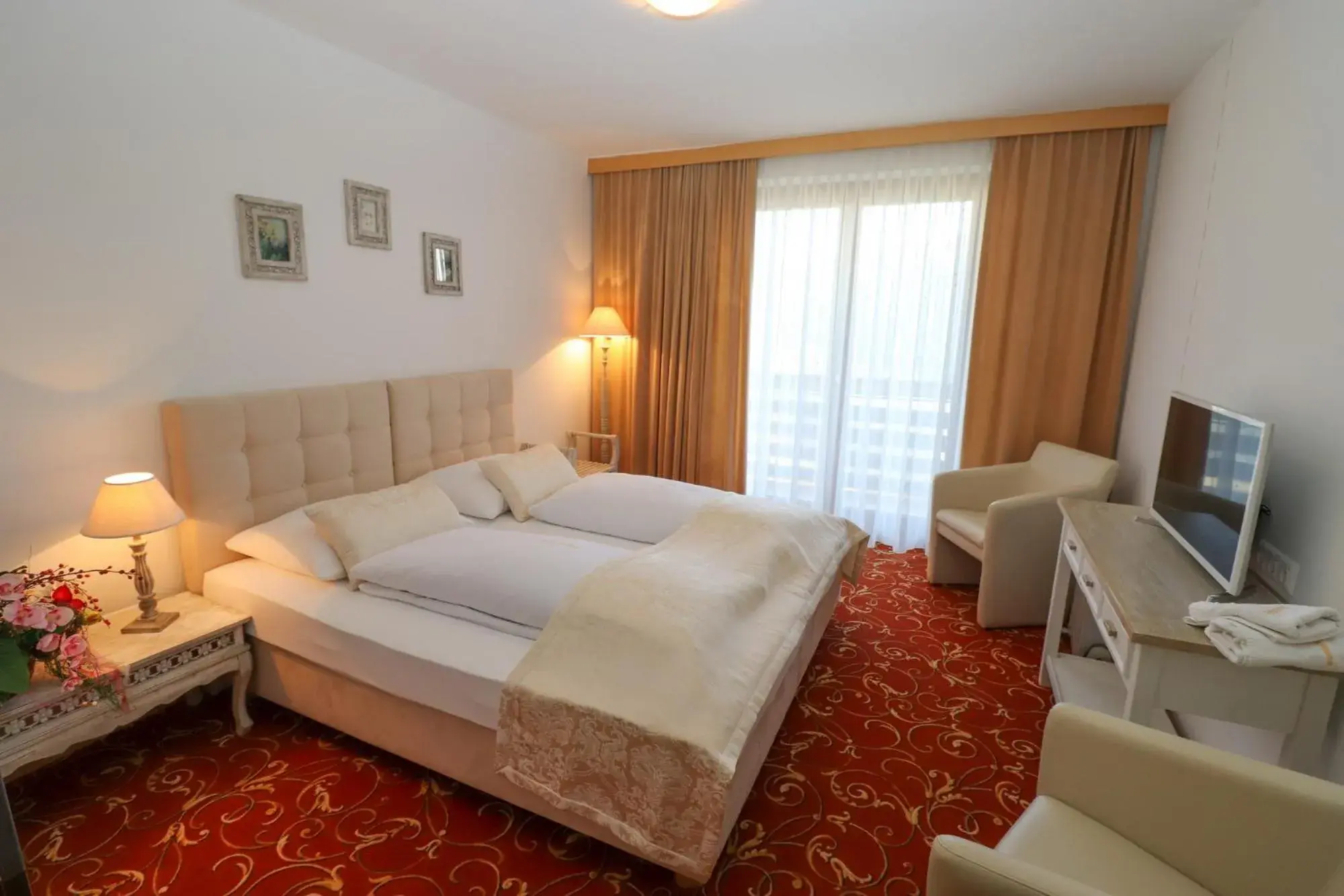 Double Room with Panoramic View in Gasthof Gutmann Double Room with Panoramic View in Gasthof Gutmann
