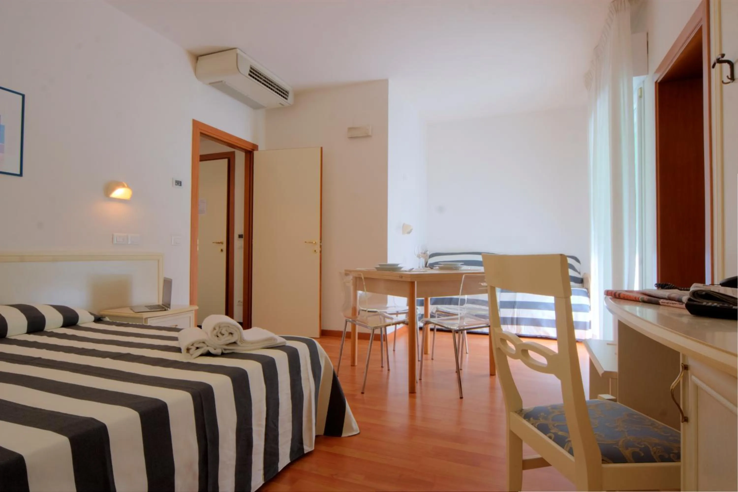 Photo of the whole room, Bed in Residence Divina