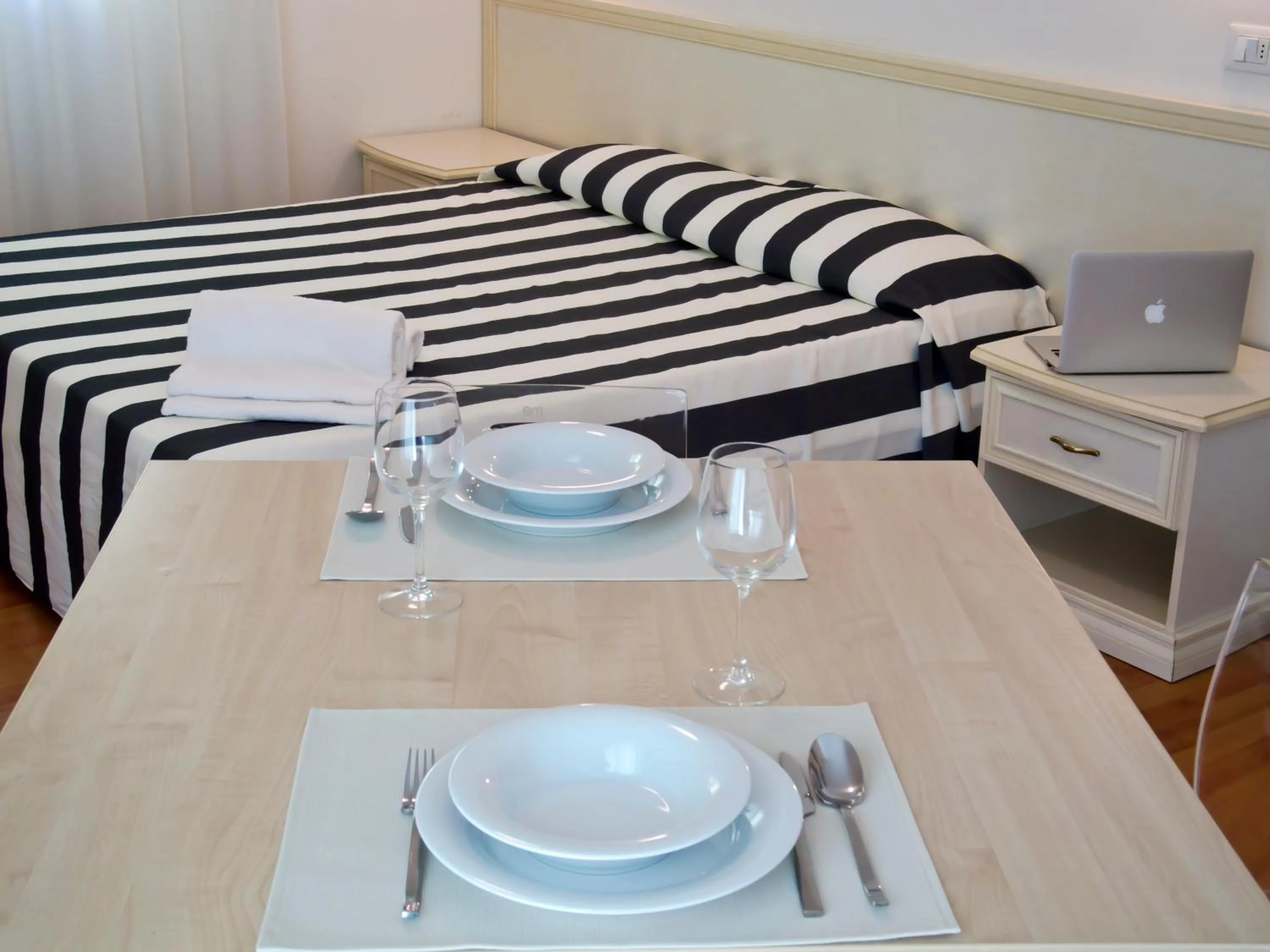 Photo of the whole room, Bed in Residence Divina