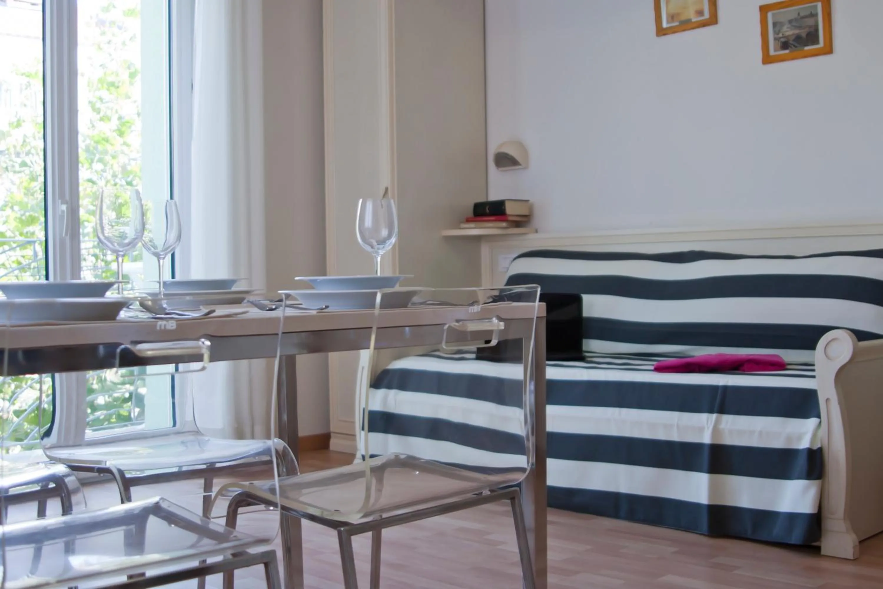 Day, Bed in Residence Divina