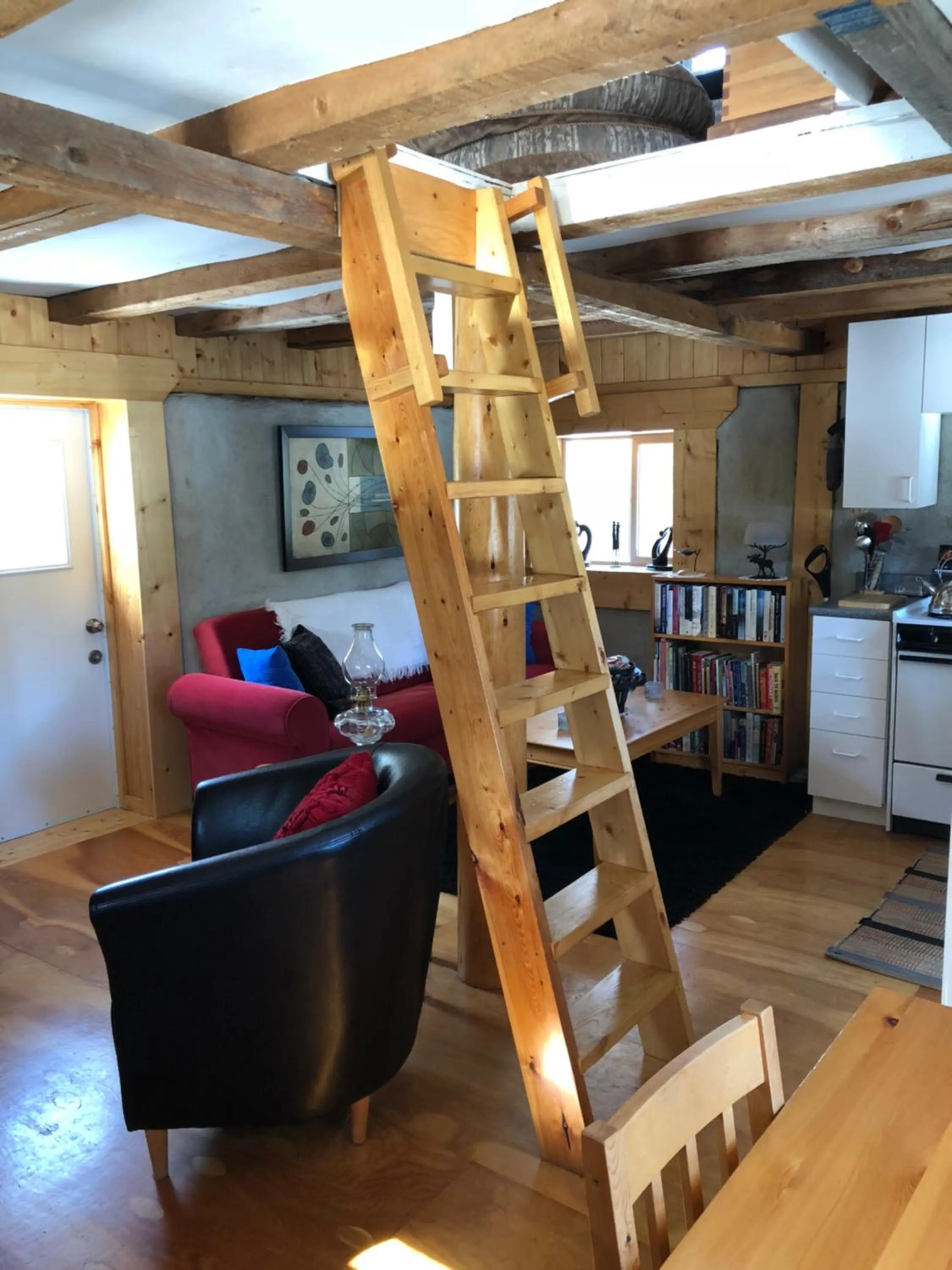 Seating area in Vines and Puppies Hideaway