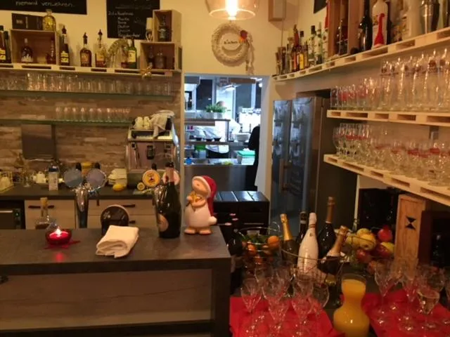 Restaurant/places to eat in Pension & Restaurant La Amalia