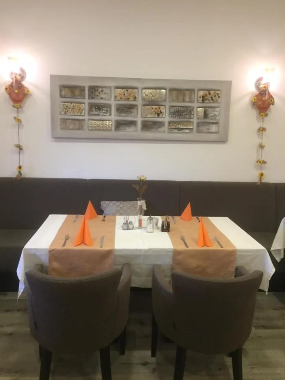 Restaurant/places to eat in Pension & Restaurant La Amalia