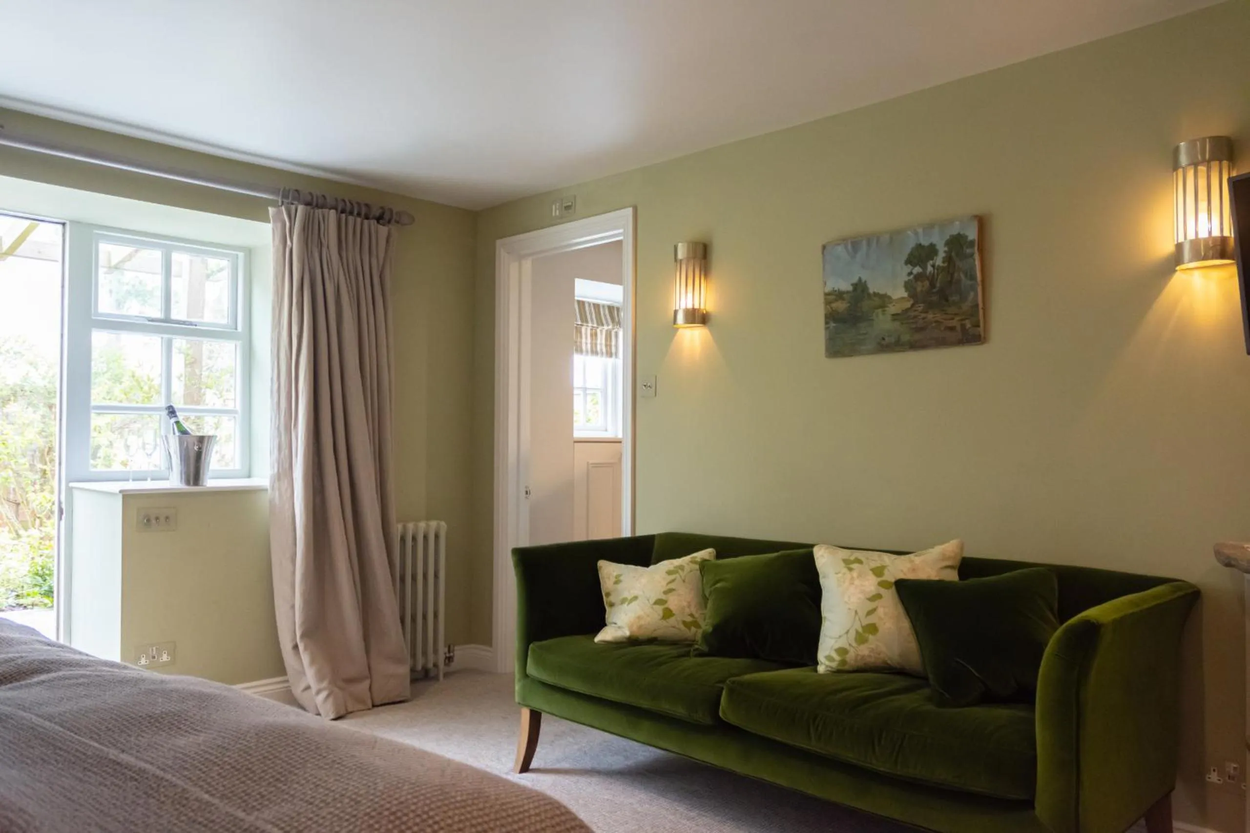 Bedroom, Bed in New Inn at Coln