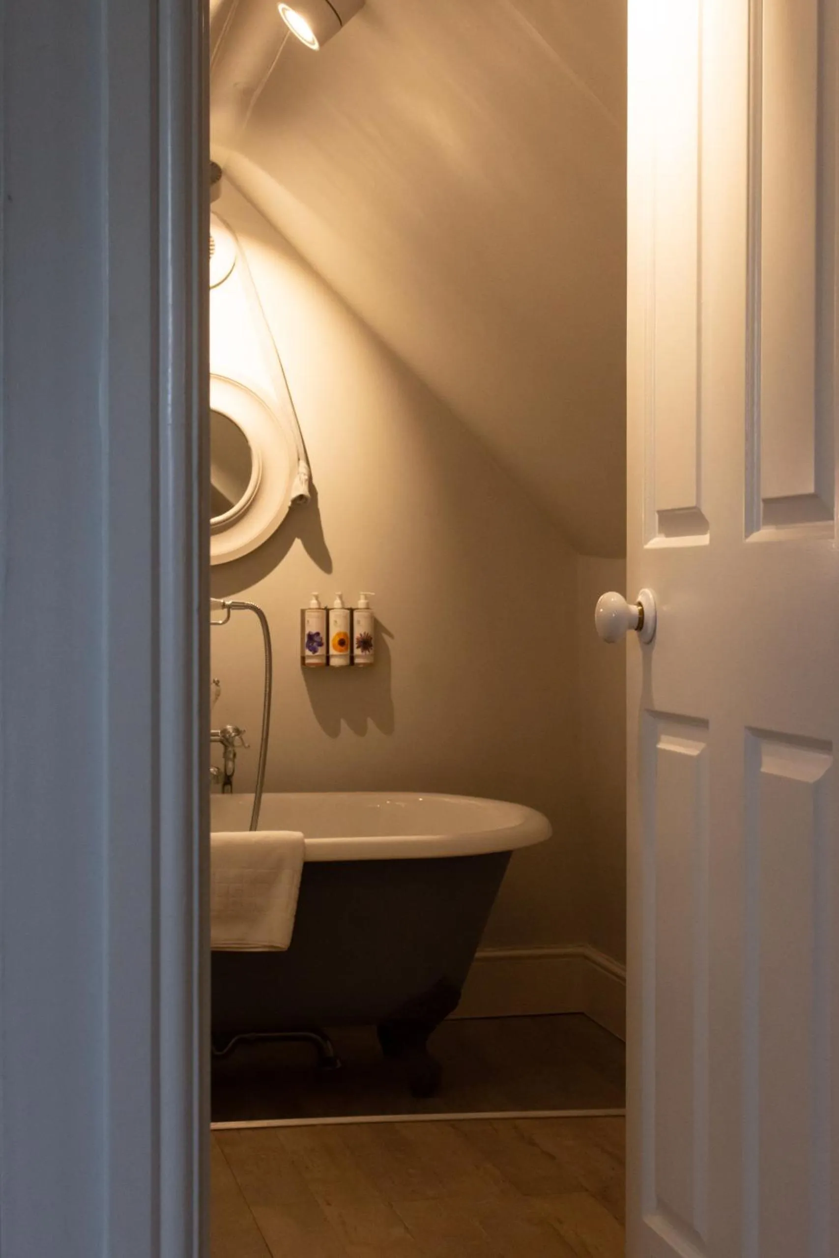 Bathroom in New Inn at Coln